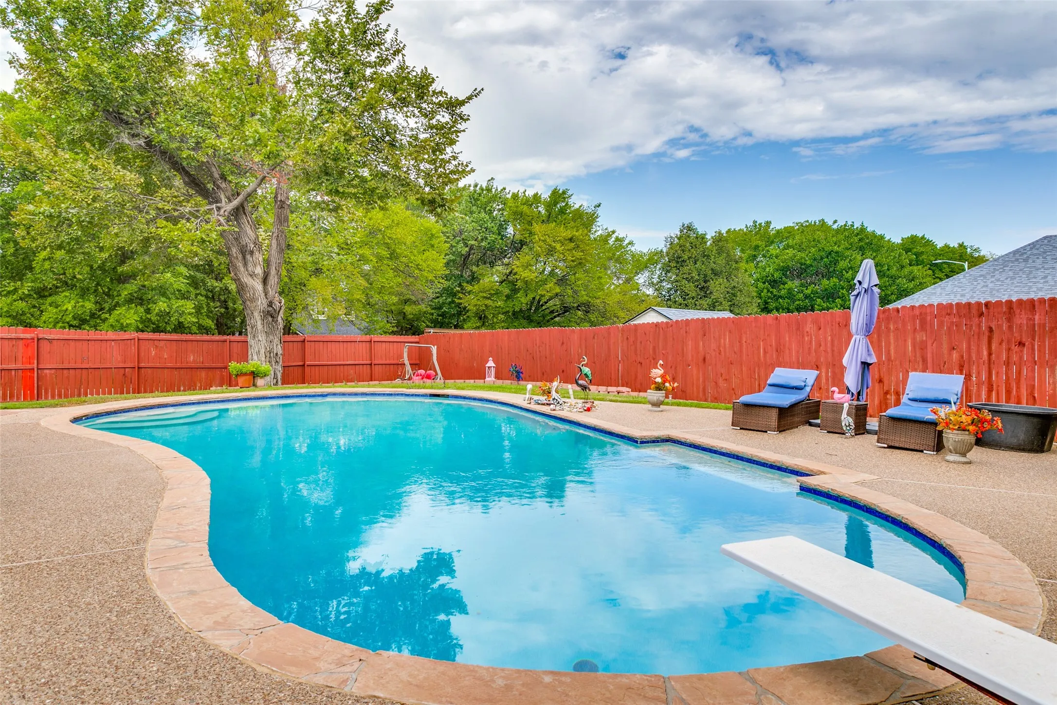 Single Family Residence For Sale in Parker County , 101 Shady Valley Circle, Weatherford, Texas 76086, 4 Bedroom, 2 Bathroom, 2 Garage spaces, 1,918 Sqft, built in 1998, mls#21383519, Real Estate Agent in Weatherford, Homes For Sale in Parker county, Homes For Sale in Weatherford, Realtor in Weatherford Texas, Real Estate Brokerage Independent Realty Texas, Luminita Cordes Realtor