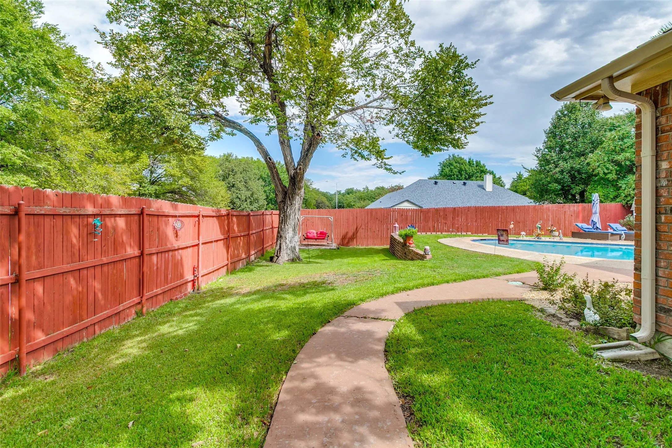 Single Family Residence For Sale in Parker County , 101 Shady Valley Circle, Weatherford, Texas 76086, 4 Bedroom, 2 Bathroom, 2 Garage spaces, 1,918 Sqft, built in 1998, mls#21383519, Real Estate Agent in Weatherford, Homes For Sale in Parker county, Homes For Sale in Weatherford, Realtor in Weatherford Texas, Real Estate Brokerage Independent Realty Texas, Luminita Cordes Realtor