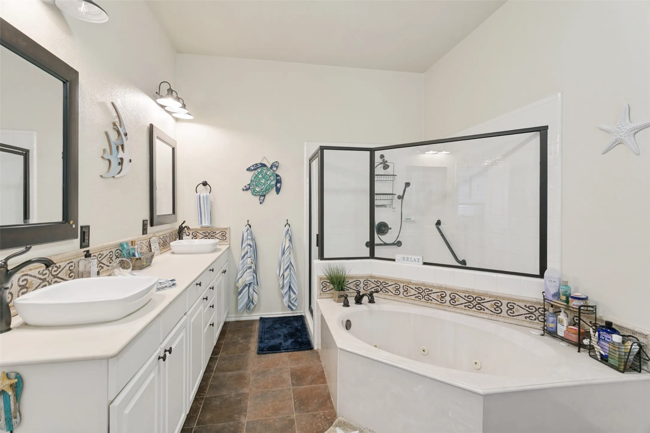 Single Family Residence For Sale in Parker County , 101 Shady Valley Circle, Weatherford, Texas 76086, 4 Bedroom, 2 Bathroom, 2 Garage spaces, 1,918 Sqft, built in 1998, mls#21383519, Real Estate Agent in Weatherford, Homes For Sale in Parker county, Homes For Sale in Weatherford, Realtor in Weatherford Texas, Real Estate Brokerage Independent Realty Texas, Luminita Cordes Realtor