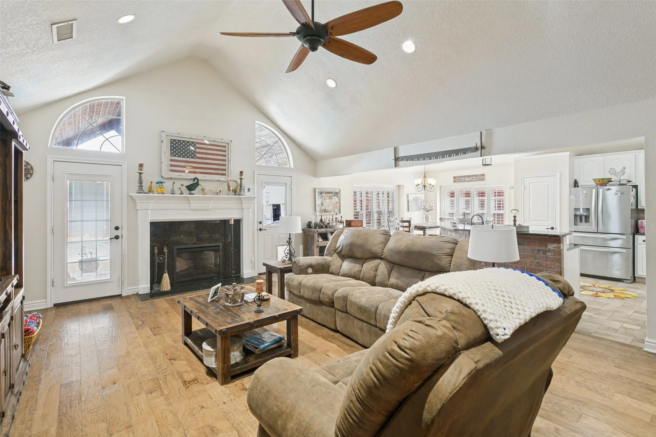 Single Family Residence For Sale in Parker County , 101 Shady Valley Circle, Weatherford, Texas 76086, 4 Bedroom, 2 Bathroom, 2 Garage spaces, 1,918 Sqft, built in 1998, mls#21383519, Real Estate Agent in Weatherford, Homes For Sale in Parker county, Homes For Sale in Weatherford, Realtor in Weatherford Texas, Real Estate Brokerage Independent Realty Texas, Luminita Cordes Realtor
