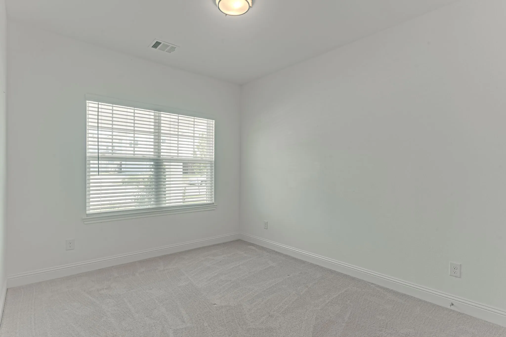 Single Family Residence For Sale in Tarrant County , 6713 Lake Overlook Drive, Fort Worth, Texas 76135, 3 Bedroom, 2 Bathroom, 1 Garage spaces, 1,512 Sqft, built in 2023, mls#21385105, Real Estate Agent in Fort Worth, Homes For Sale in Tarrant county, Homes For Sale in Fort Worth, Realtor in Fort Worth Texas, Real Estate Brokerage Independent Realty Texas, Luminita Cordes Realtor