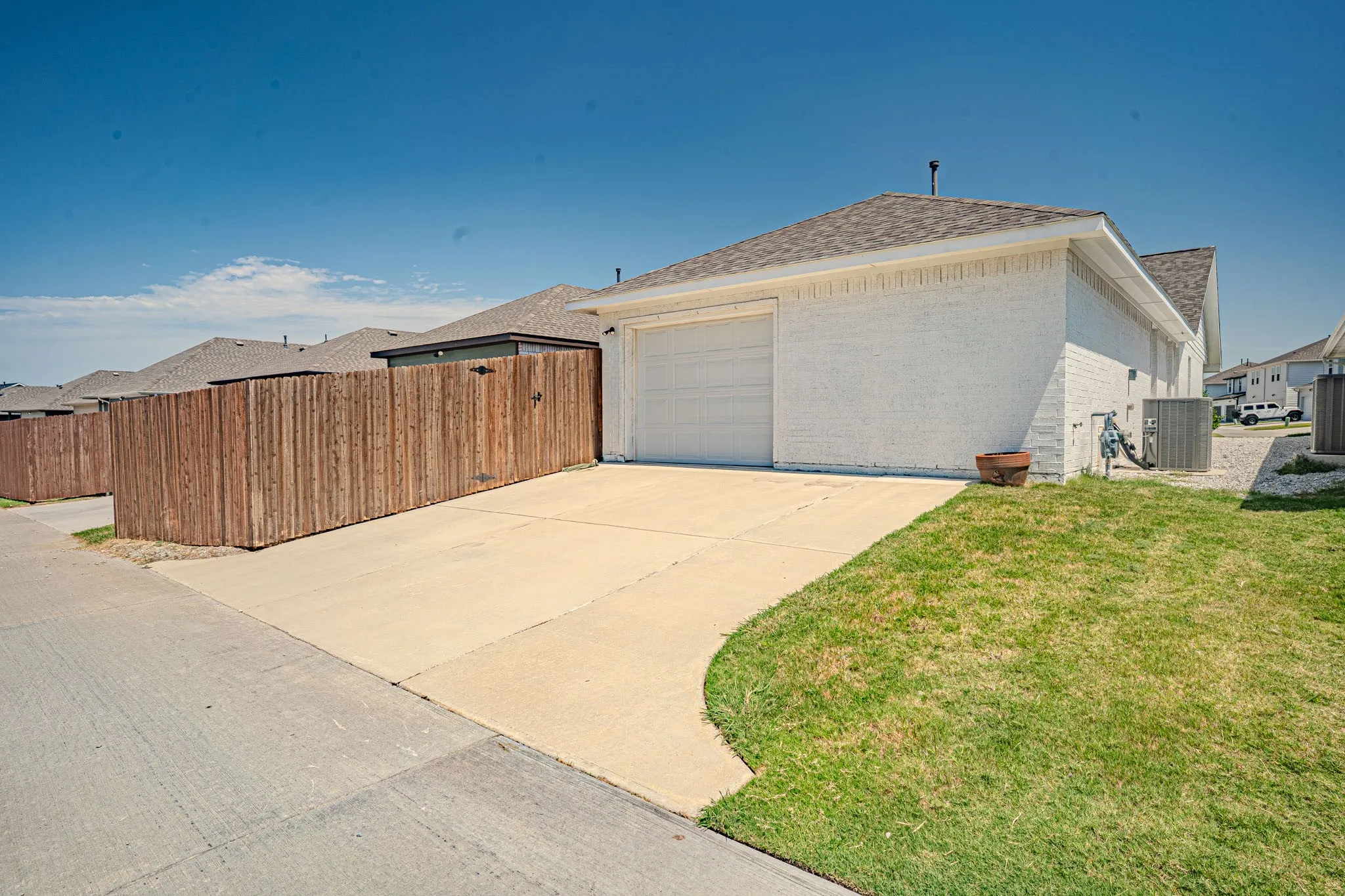 Single Family Residence For Sale in Tarrant County , 6713 Lake Overlook Drive, Fort Worth, Texas 76135, 3 Bedroom, 2 Bathroom, 1 Garage spaces, 1,512 Sqft, built in 2023, mls#21385105, Real Estate Agent in Fort Worth, Homes For Sale in Tarrant county, Homes For Sale in Fort Worth, Realtor in Fort Worth Texas, Real Estate Brokerage Independent Realty Texas, Luminita Cordes Realtor