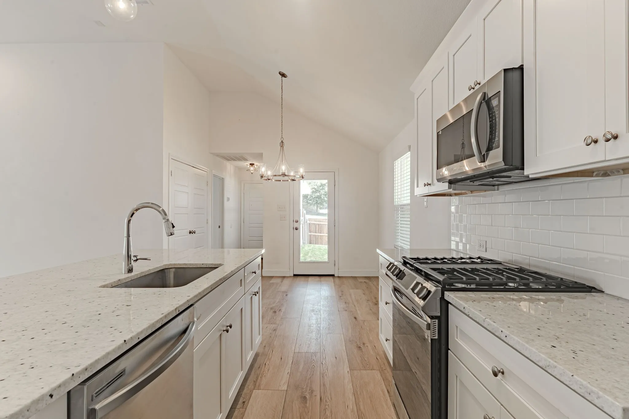 Single Family Residence For Sale in Tarrant County , 6713 Lake Overlook Drive, Fort Worth, Texas 76135, 3 Bedroom, 2 Bathroom, 1 Garage spaces, 1,512 Sqft, built in 2023, mls#21385105, Real Estate Agent in Fort Worth, Homes For Sale in Tarrant county, Homes For Sale in Fort Worth, Realtor in Fort Worth Texas, Real Estate Brokerage Independent Realty Texas, Luminita Cordes Realtor