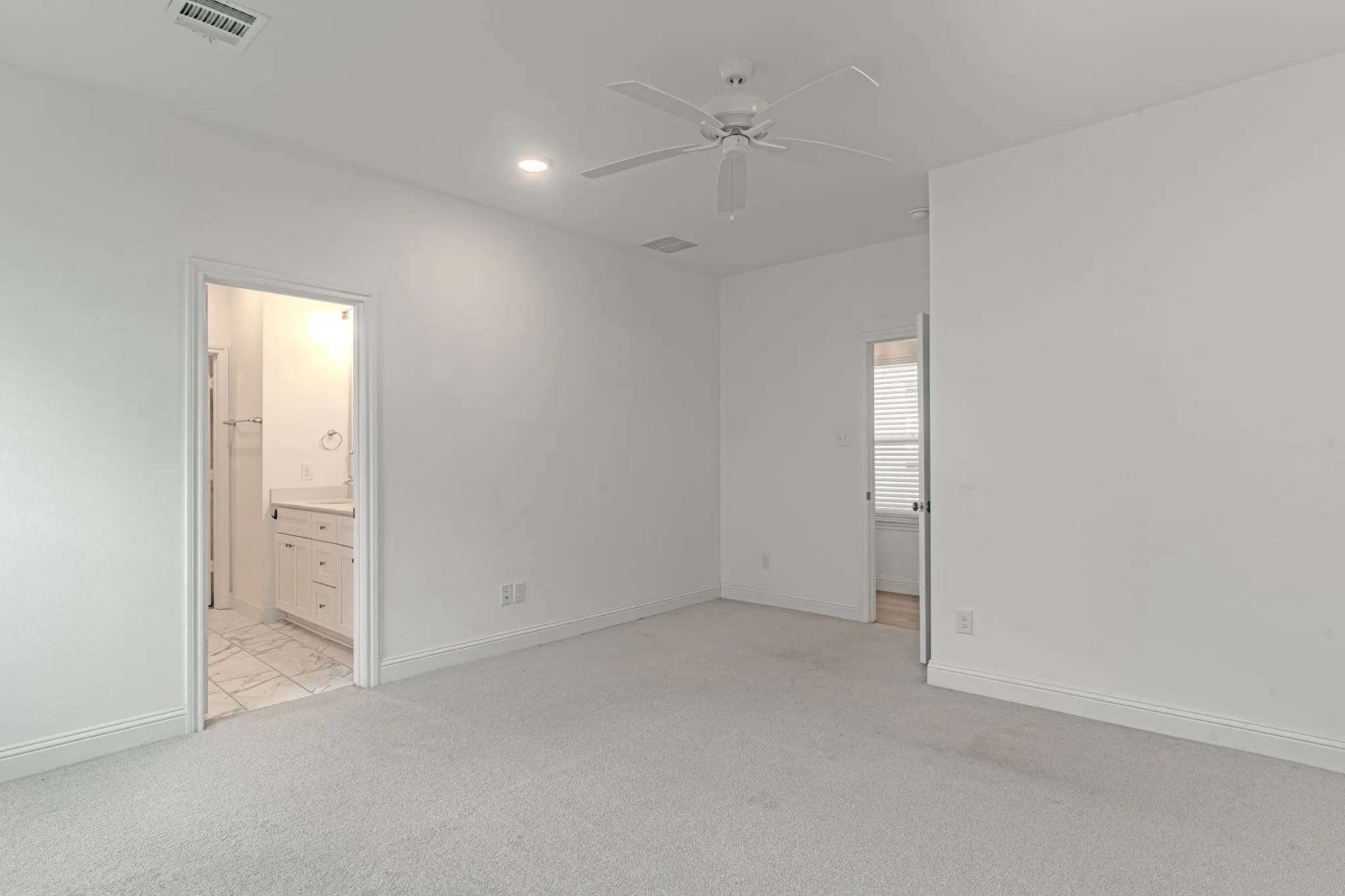 Single Family Residence For Sale in Tarrant County , 6713 Lake Overlook Drive, Fort Worth, Texas 76135, 3 Bedroom, 2 Bathroom, 1 Garage spaces, 1,512 Sqft, built in 2023, mls#21385105, Real Estate Agent in Fort Worth, Homes For Sale in Tarrant county, Homes For Sale in Fort Worth, Realtor in Fort Worth Texas, Real Estate Brokerage Independent Realty Texas, Luminita Cordes Realtor