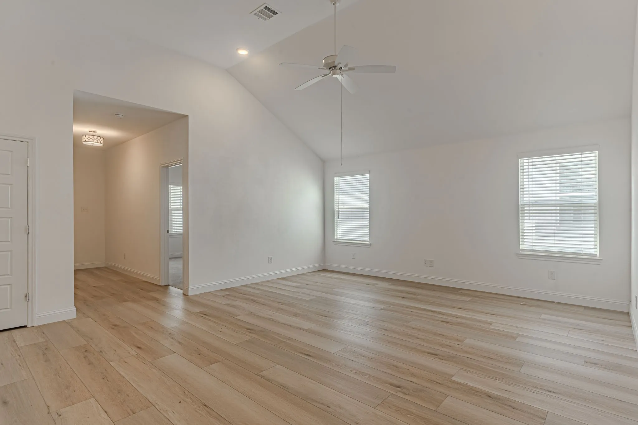 Single Family Residence For Sale in Tarrant County , 6713 Lake Overlook Drive, Fort Worth, Texas 76135, 3 Bedroom, 2 Bathroom, 1 Garage spaces, 1,512 Sqft, built in 2023, mls#21385105, Real Estate Agent in Fort Worth, Homes For Sale in Tarrant county, Homes For Sale in Fort Worth, Realtor in Fort Worth Texas, Real Estate Brokerage Independent Realty Texas, Luminita Cordes Realtor