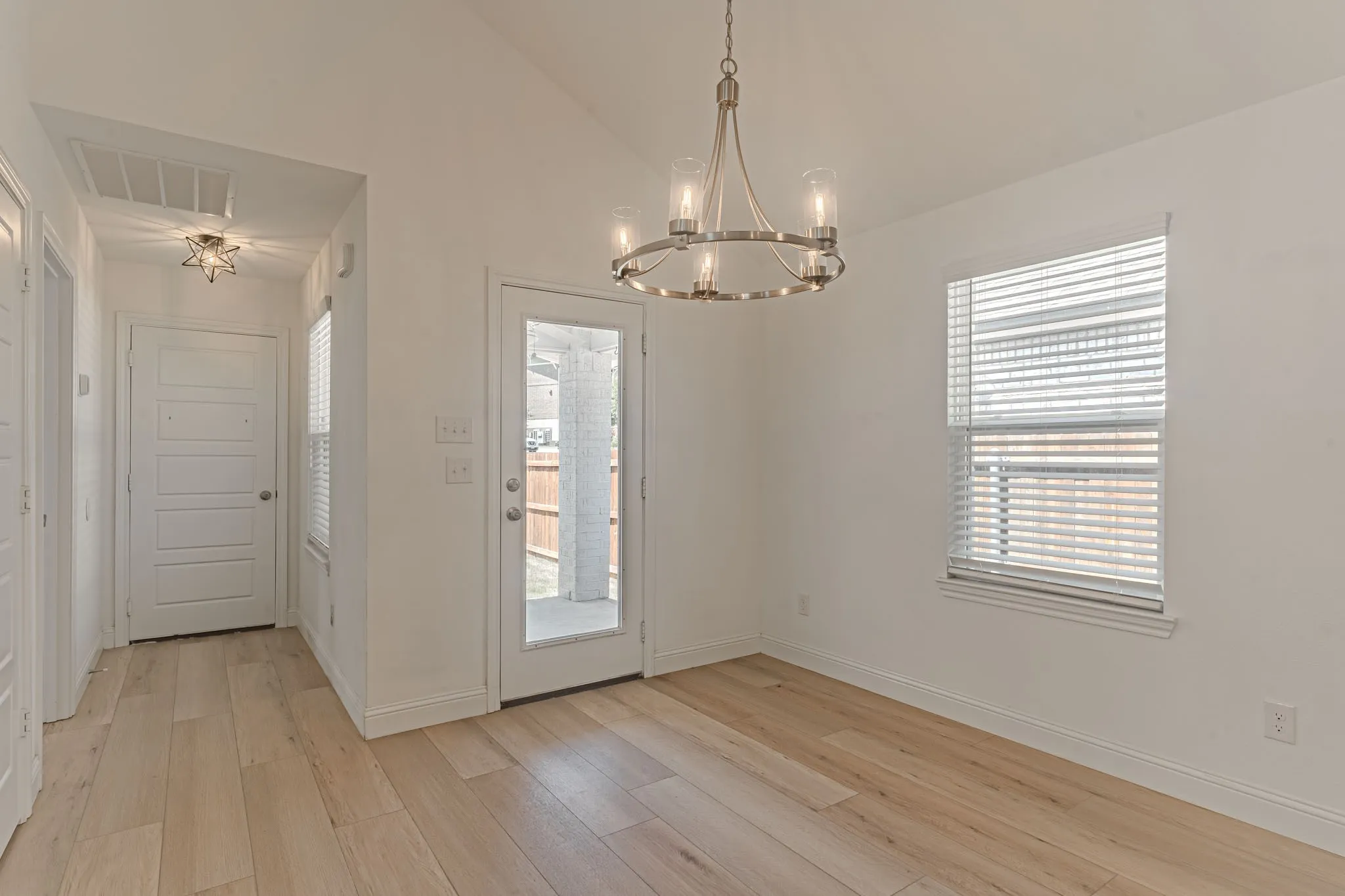 Single Family Residence For Sale in Tarrant County , 6713 Lake Overlook Drive, Fort Worth, Texas 76135, 3 Bedroom, 2 Bathroom, 1 Garage spaces, 1,512 Sqft, built in 2023, mls#21385105, Real Estate Agent in Fort Worth, Homes For Sale in Tarrant county, Homes For Sale in Fort Worth, Realtor in Fort Worth Texas, Real Estate Brokerage Independent Realty Texas, Luminita Cordes Realtor