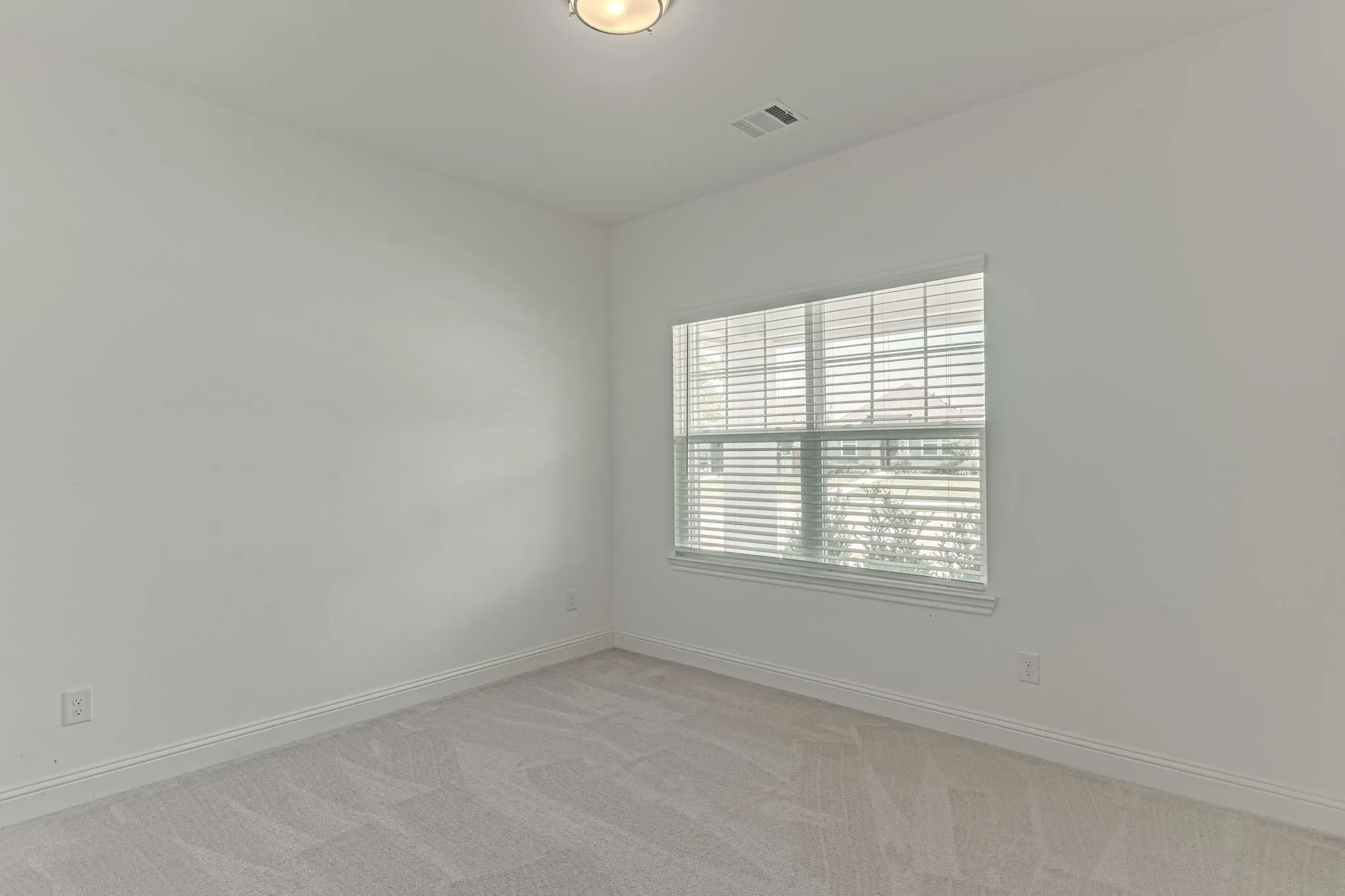 Single Family Residence For Sale in Tarrant County , 6713 Lake Overlook Drive, Fort Worth, Texas 76135, 3 Bedroom, 2 Bathroom, 1 Garage spaces, 1,512 Sqft, built in 2023, mls#21385105, Real Estate Agent in Fort Worth, Homes For Sale in Tarrant county, Homes For Sale in Fort Worth, Realtor in Fort Worth Texas, Real Estate Brokerage Independent Realty Texas, Luminita Cordes Realtor