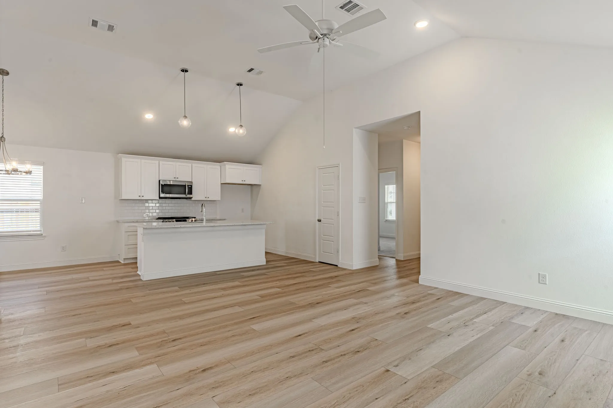 Single Family Residence For Sale in Tarrant County , 6713 Lake Overlook Drive, Fort Worth, Texas 76135, 3 Bedroom, 2 Bathroom, 1 Garage spaces, 1,512 Sqft, built in 2023, mls#21385105, Real Estate Agent in Fort Worth, Homes For Sale in Tarrant county, Homes For Sale in Fort Worth, Realtor in Fort Worth Texas, Real Estate Brokerage Independent Realty Texas, Luminita Cordes Realtor