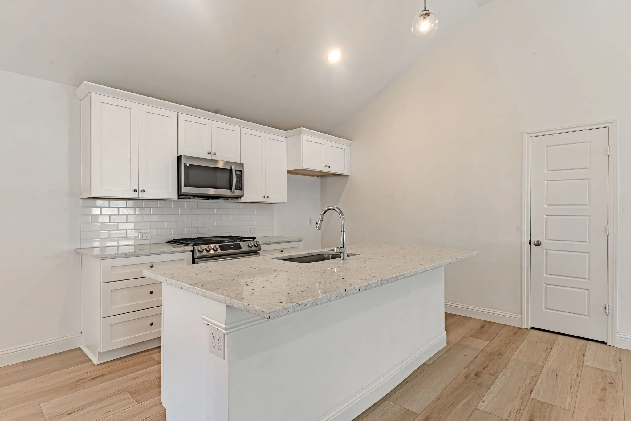 Single Family Residence For Sale in Tarrant County , 6713 Lake Overlook Drive, Fort Worth, Texas 76135, 3 Bedroom, 2 Bathroom, 1 Garage spaces, 1,512 Sqft, built in 2023, mls#21385105, Real Estate Agent in Fort Worth, Homes For Sale in Tarrant county, Homes For Sale in Fort Worth, Realtor in Fort Worth Texas, Real Estate Brokerage Independent Realty Texas, Luminita Cordes Realtor