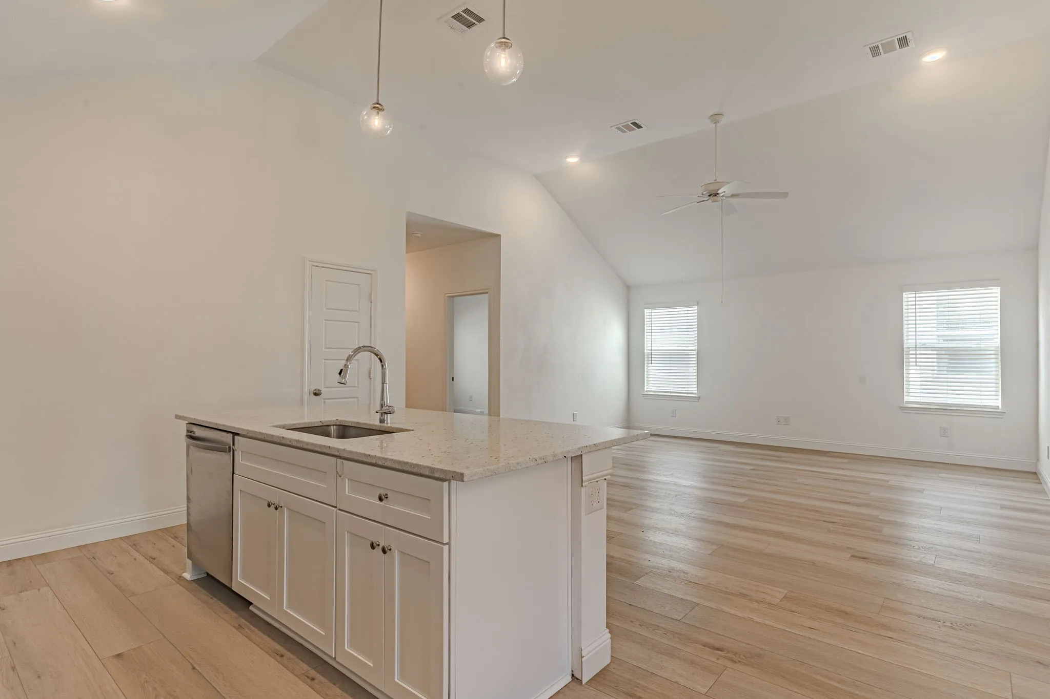 Single Family Residence For Sale in Tarrant County , 6713 Lake Overlook Drive, Fort Worth, Texas 76135, 3 Bedroom, 2 Bathroom, 1 Garage spaces, 1,512 Sqft, built in 2023, mls#21385105, Real Estate Agent in Fort Worth, Homes For Sale in Tarrant county, Homes For Sale in Fort Worth, Realtor in Fort Worth Texas, Real Estate Brokerage Independent Realty Texas, Luminita Cordes Realtor