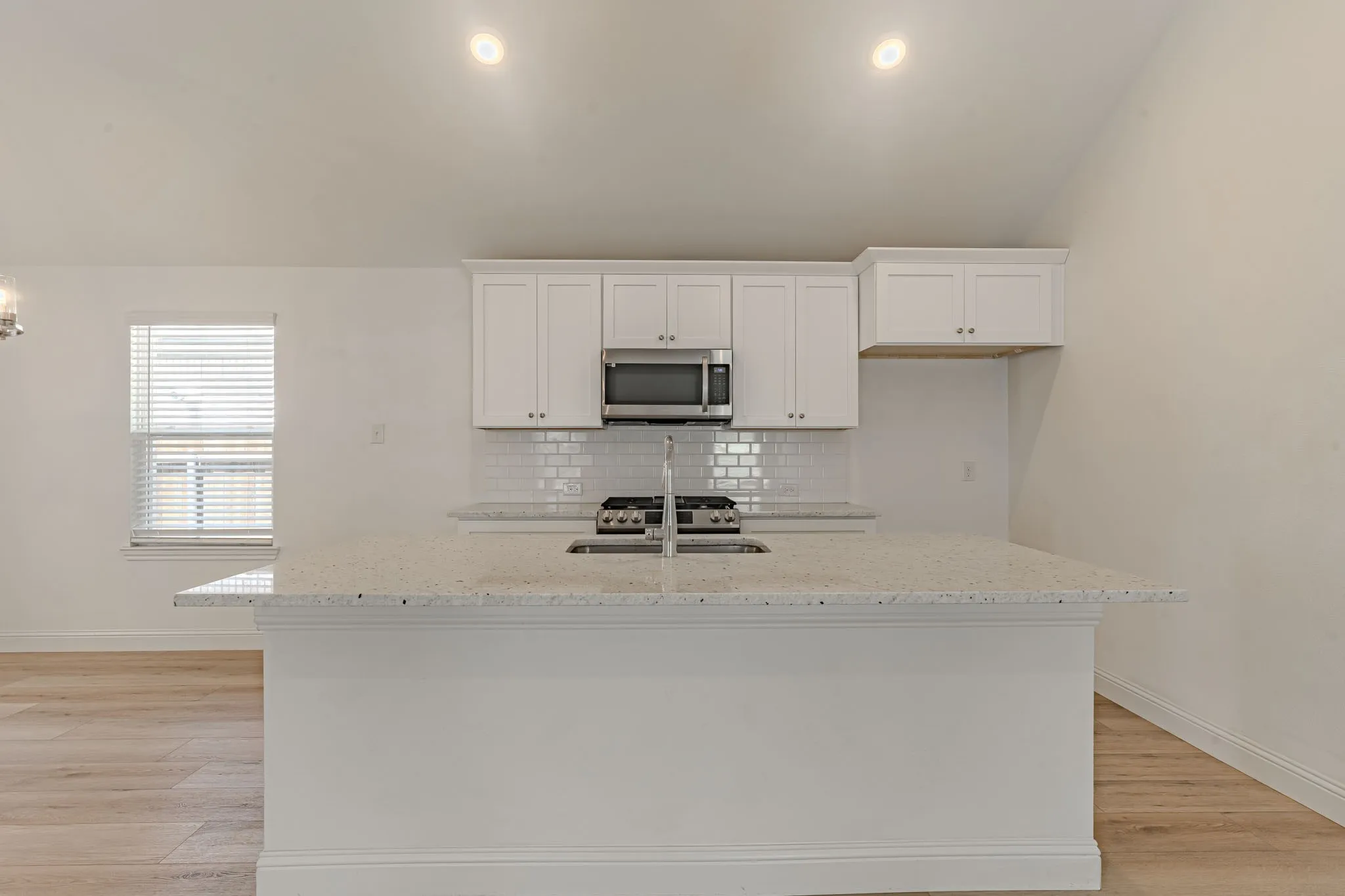 Single Family Residence For Sale in Tarrant County , 6713 Lake Overlook Drive, Fort Worth, Texas 76135, 3 Bedroom, 2 Bathroom, 1 Garage spaces, 1,512 Sqft, built in 2023, mls#21385105, Real Estate Agent in Fort Worth, Homes For Sale in Tarrant county, Homes For Sale in Fort Worth, Realtor in Fort Worth Texas, Real Estate Brokerage Independent Realty Texas, Luminita Cordes Realtor