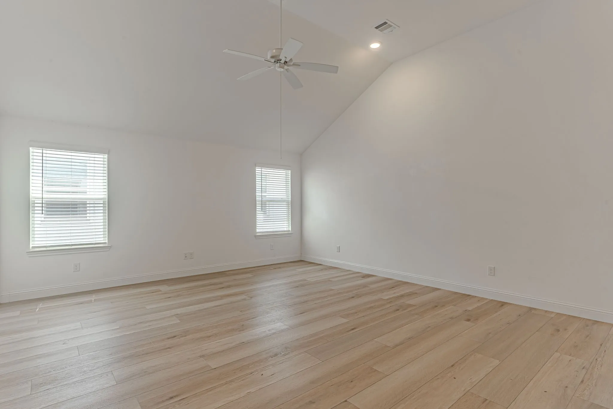 Single Family Residence For Sale in Tarrant County , 6713 Lake Overlook Drive, Fort Worth, Texas 76135, 3 Bedroom, 2 Bathroom, 1 Garage spaces, 1,512 Sqft, built in 2023, mls#21385105, Real Estate Agent in Fort Worth, Homes For Sale in Tarrant county, Homes For Sale in Fort Worth, Realtor in Fort Worth Texas, Real Estate Brokerage Independent Realty Texas, Luminita Cordes Realtor