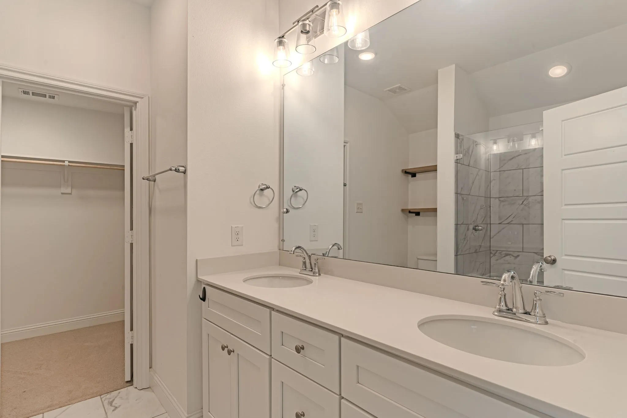 Single Family Residence For Sale in Tarrant County , 6713 Lake Overlook Drive, Fort Worth, Texas 76135, 3 Bedroom, 2 Bathroom, 1 Garage spaces, 1,512 Sqft, built in 2023, mls#21385105, Real Estate Agent in Fort Worth, Homes For Sale in Tarrant county, Homes For Sale in Fort Worth, Realtor in Fort Worth Texas, Real Estate Brokerage Independent Realty Texas, Luminita Cordes Realtor