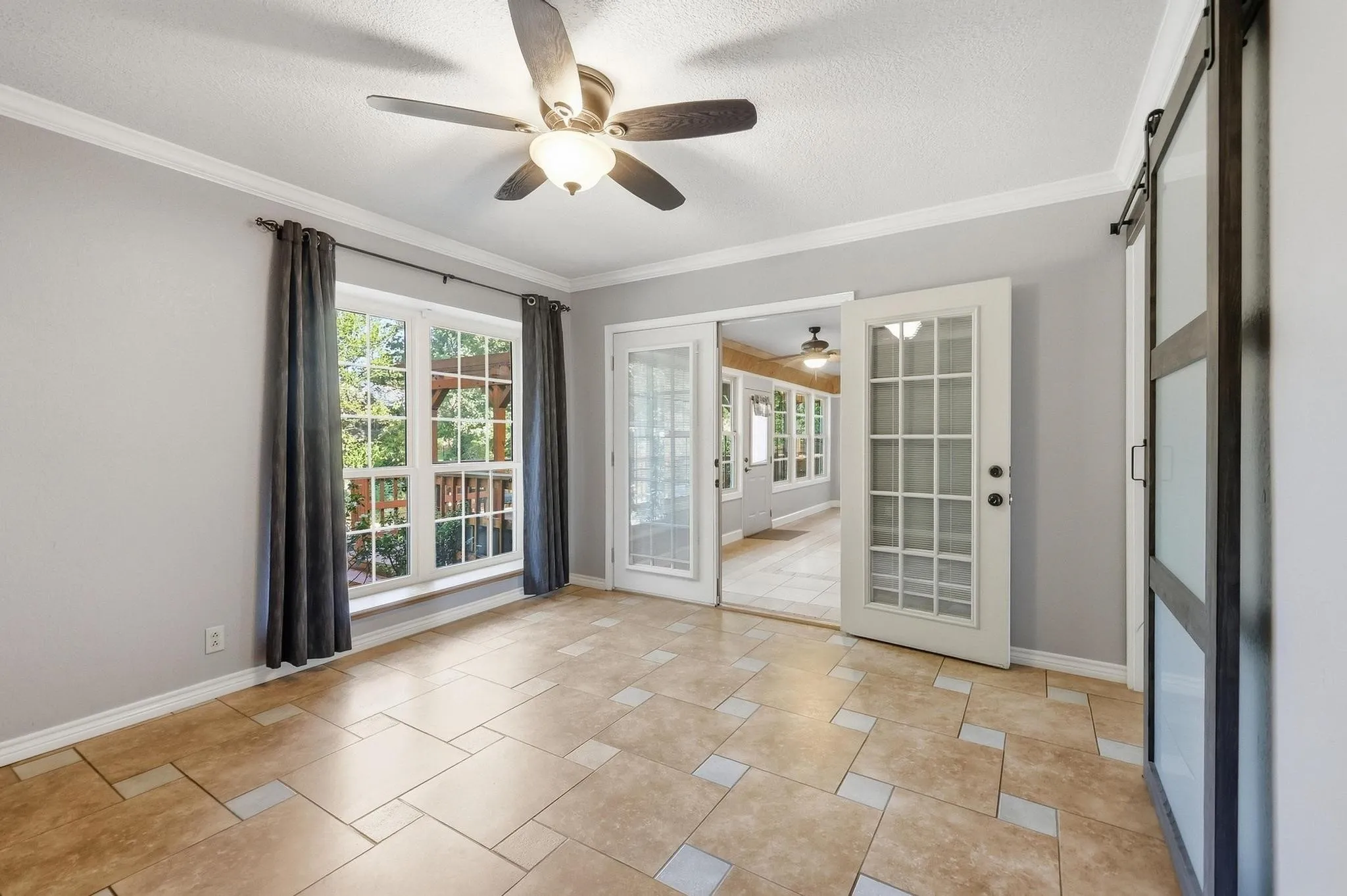 Single Family Residence For Sale in Grayson County , 2809 Caprice Avenue, Denison, Texas 75020, 3 Bedroom, 2 Bathroom, 2 Garage spaces, 2,102 Sqft, built in 1985, mls#21383863, Real Estate Agent in Denison, Homes For Sale in Grayson county, Homes For Sale in Denison, Realtor in Denison Texas, Real Estate Brokerage Independent Realty Texas, Luminita Cordes Realtor