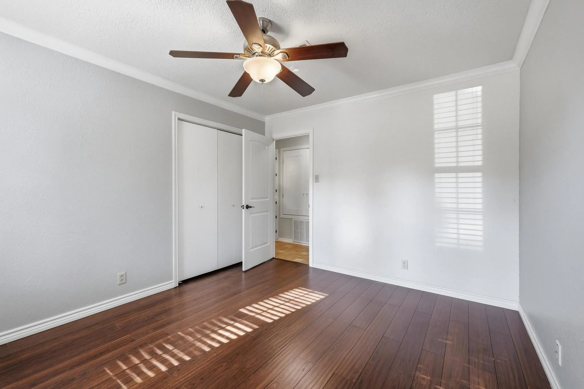 Single Family Residence For Sale in Grayson County , 2809 Caprice Avenue, Denison, Texas 75020, 3 Bedroom, 2 Bathroom, 2 Garage spaces, 2,102 Sqft, built in 1985, mls#21383863, Real Estate Agent in Denison, Homes For Sale in Grayson county, Homes For Sale in Denison, Realtor in Denison Texas, Real Estate Brokerage Independent Realty Texas, Luminita Cordes Realtor