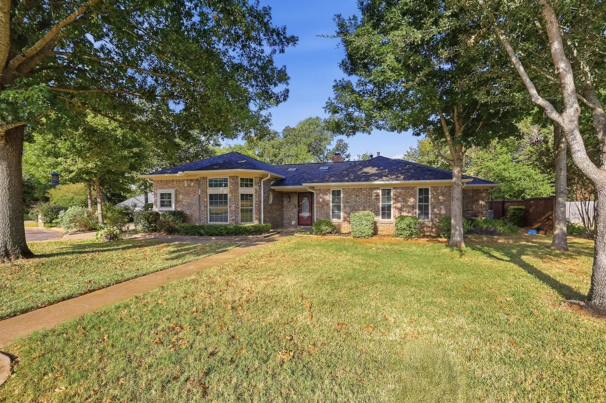 Single Family Residence For Sale in Grayson County , 2809 Caprice Avenue, Denison, Texas 75020, 3 Bedroom, 2 Bathroom, 2 Garage spaces, 2,102 Sqft, built in 1985, mls#21383863, Real Estate Agent in Denison, Homes For Sale in Grayson county, Homes For Sale in Denison, Realtor in Denison Texas, Real Estate Brokerage Independent Realty Texas, Luminita Cordes Realtor