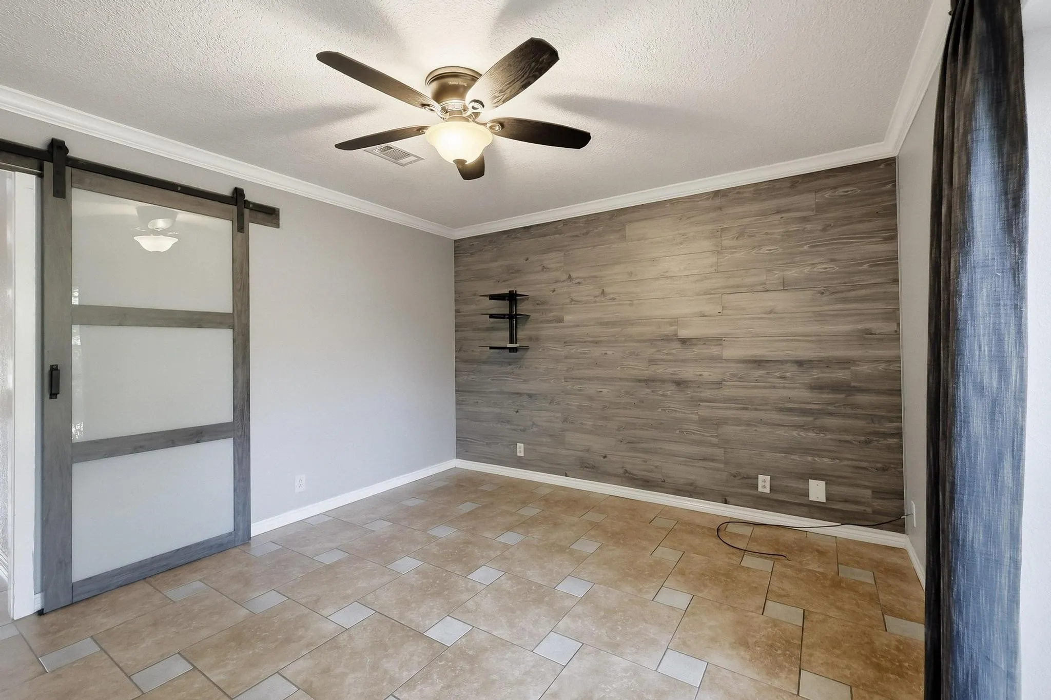 Single Family Residence For Sale in Grayson County , 2809 Caprice Avenue, Denison, Texas 75020, 3 Bedroom, 2 Bathroom, 2 Garage spaces, 2,102 Sqft, built in 1985, mls#21383863, Real Estate Agent in Denison, Homes For Sale in Grayson county, Homes For Sale in Denison, Realtor in Denison Texas, Real Estate Brokerage Independent Realty Texas, Luminita Cordes Realtor