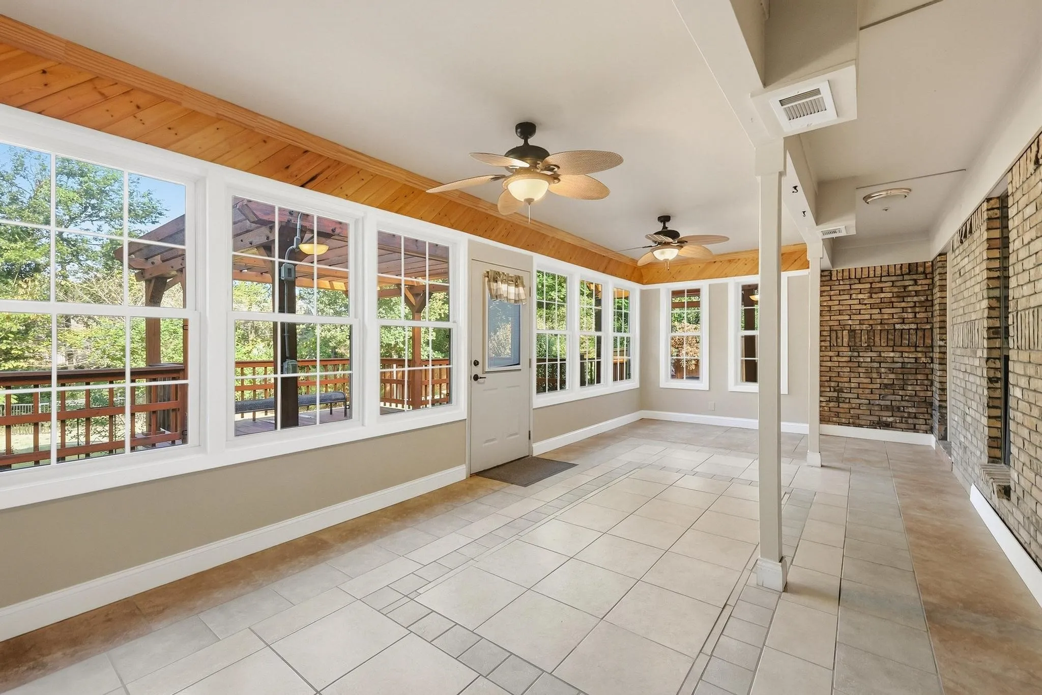 Single Family Residence For Sale in Grayson County , 2809 Caprice Avenue, Denison, Texas 75020, 3 Bedroom, 2 Bathroom, 2 Garage spaces, 2,102 Sqft, built in 1985, mls#21383863, Real Estate Agent in Denison, Homes For Sale in Grayson county, Homes For Sale in Denison, Realtor in Denison Texas, Real Estate Brokerage Independent Realty Texas, Luminita Cordes Realtor