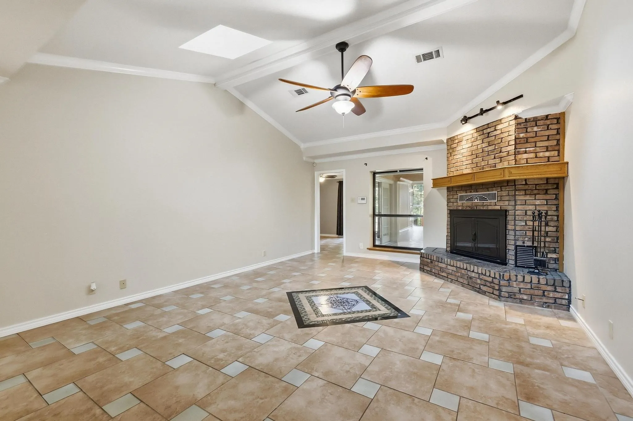 Single Family Residence For Sale in Grayson County , 2809 Caprice Avenue, Denison, Texas 75020, 3 Bedroom, 2 Bathroom, 2 Garage spaces, 2,102 Sqft, built in 1985, mls#21383863, Real Estate Agent in Denison, Homes For Sale in Grayson county, Homes For Sale in Denison, Realtor in Denison Texas, Real Estate Brokerage Independent Realty Texas, Luminita Cordes Realtor