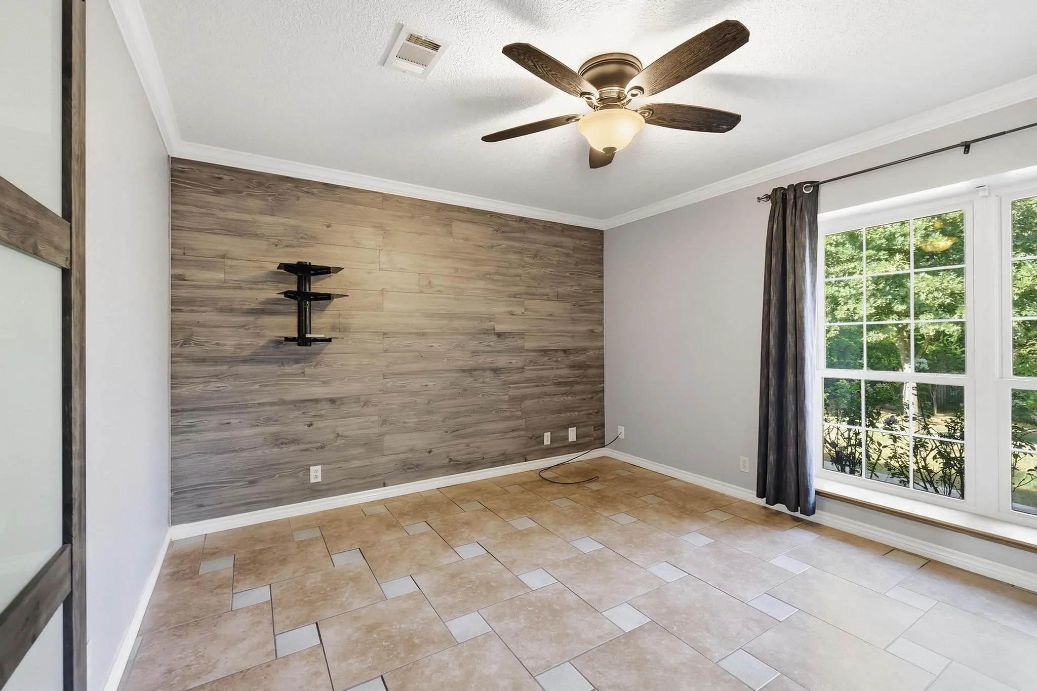 Single Family Residence For Sale in Grayson County , 2809 Caprice Avenue, Denison, Texas 75020, 3 Bedroom, 2 Bathroom, 2 Garage spaces, 2,102 Sqft, built in 1985, mls#21383863, Real Estate Agent in Denison, Homes For Sale in Grayson county, Homes For Sale in Denison, Realtor in Denison Texas, Real Estate Brokerage Independent Realty Texas, Luminita Cordes Realtor