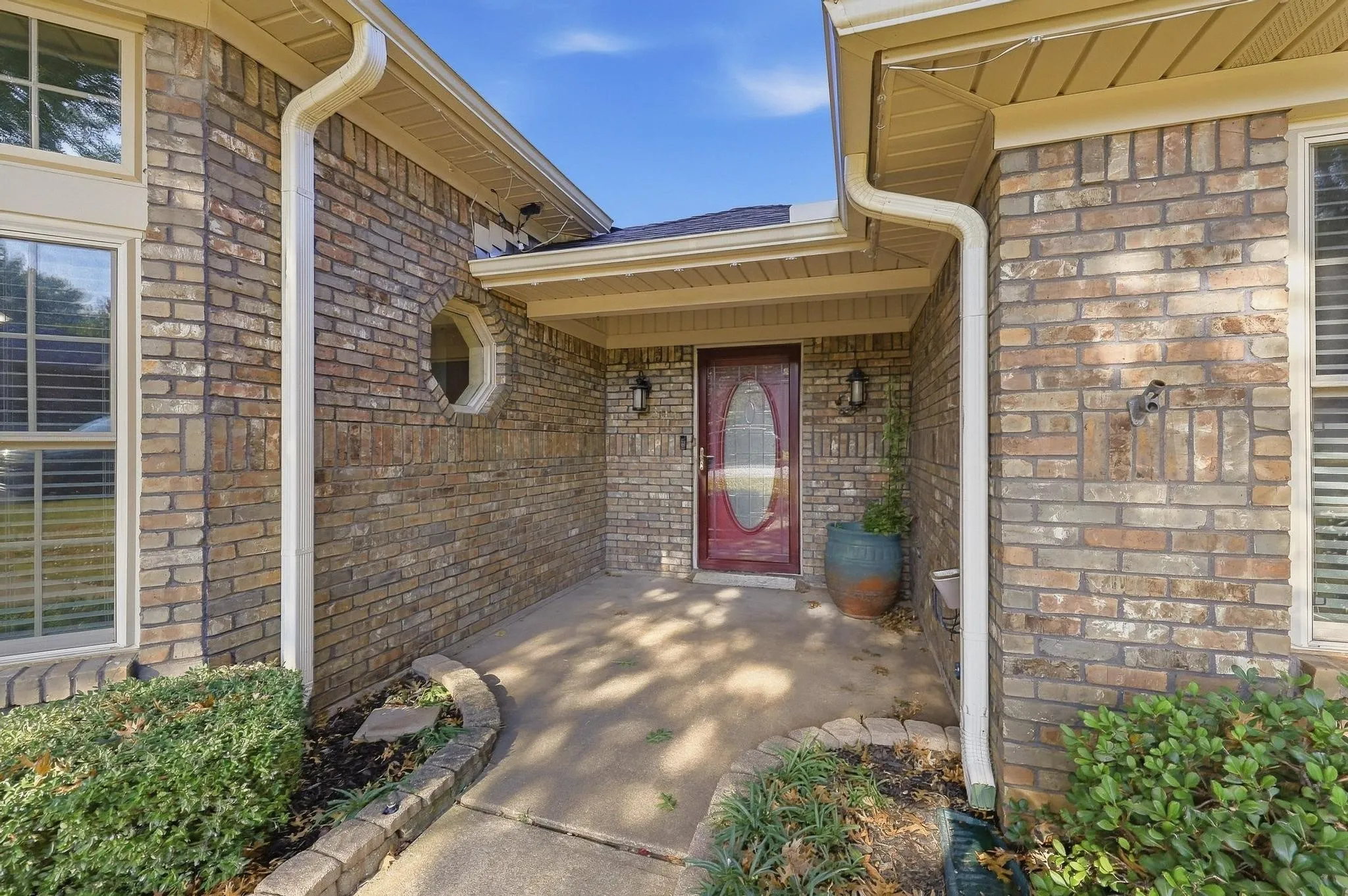 Single Family Residence For Sale in Grayson County , 2809 Caprice Avenue, Denison, Texas 75020, 3 Bedroom, 2 Bathroom, 2 Garage spaces, 2,102 Sqft, built in 1985, mls#21383863, Real Estate Agent in Denison, Homes For Sale in Grayson county, Homes For Sale in Denison, Realtor in Denison Texas, Real Estate Brokerage Independent Realty Texas, Luminita Cordes Realtor