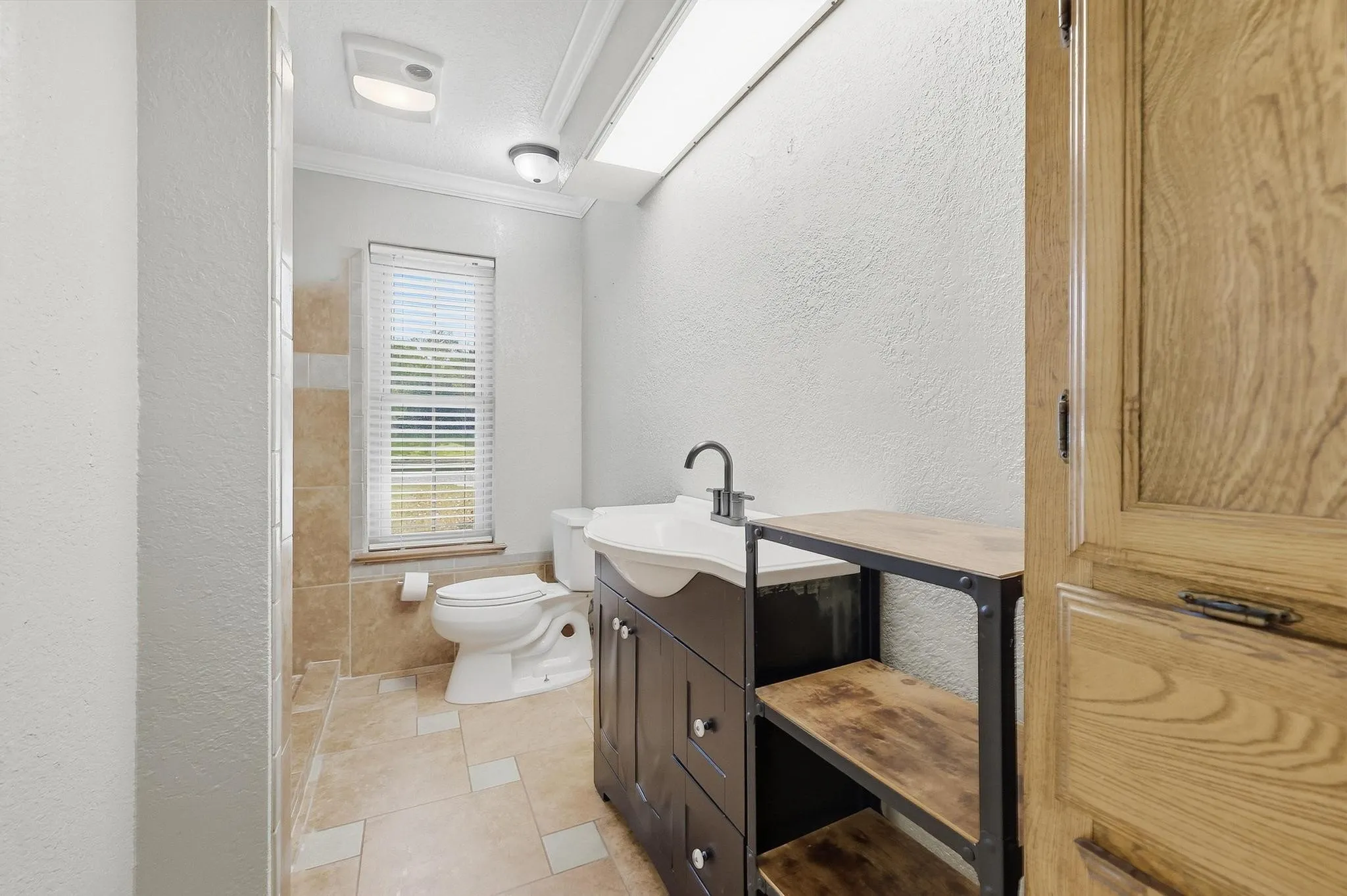 Single Family Residence For Sale in Grayson County , 2809 Caprice Avenue, Denison, Texas 75020, 3 Bedroom, 2 Bathroom, 2 Garage spaces, 2,102 Sqft, built in 1985, mls#21383863, Real Estate Agent in Denison, Homes For Sale in Grayson county, Homes For Sale in Denison, Realtor in Denison Texas, Real Estate Brokerage Independent Realty Texas, Luminita Cordes Realtor