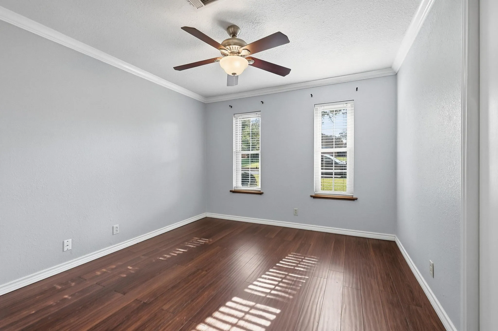 Single Family Residence For Sale in Grayson County , 2809 Caprice Avenue, Denison, Texas 75020, 3 Bedroom, 2 Bathroom, 2 Garage spaces, 2,102 Sqft, built in 1985, mls#21383863, Real Estate Agent in Denison, Homes For Sale in Grayson county, Homes For Sale in Denison, Realtor in Denison Texas, Real Estate Brokerage Independent Realty Texas, Luminita Cordes Realtor
