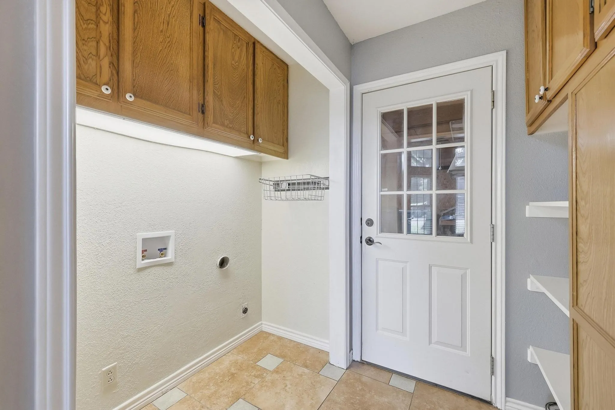 Single Family Residence For Sale in Grayson County , 2809 Caprice Avenue, Denison, Texas 75020, 3 Bedroom, 2 Bathroom, 2 Garage spaces, 2,102 Sqft, built in 1985, mls#21383863, Real Estate Agent in Denison, Homes For Sale in Grayson county, Homes For Sale in Denison, Realtor in Denison Texas, Real Estate Brokerage Independent Realty Texas, Luminita Cordes Realtor