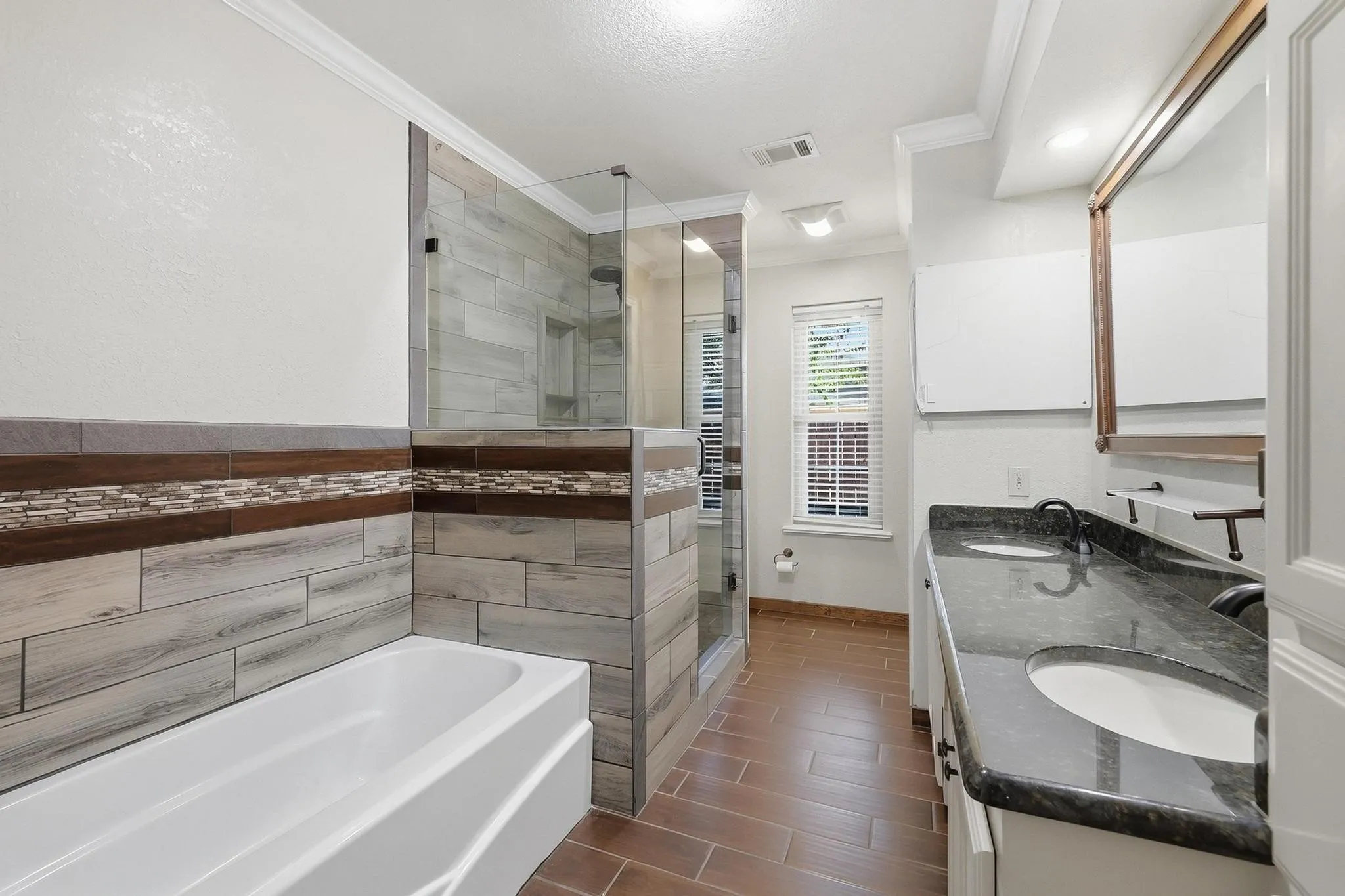 Single Family Residence For Sale in Grayson County , 2809 Caprice Avenue, Denison, Texas 75020, 3 Bedroom, 2 Bathroom, 2 Garage spaces, 2,102 Sqft, built in 1985, mls#21383863, Real Estate Agent in Denison, Homes For Sale in Grayson county, Homes For Sale in Denison, Realtor in Denison Texas, Real Estate Brokerage Independent Realty Texas, Luminita Cordes Realtor
