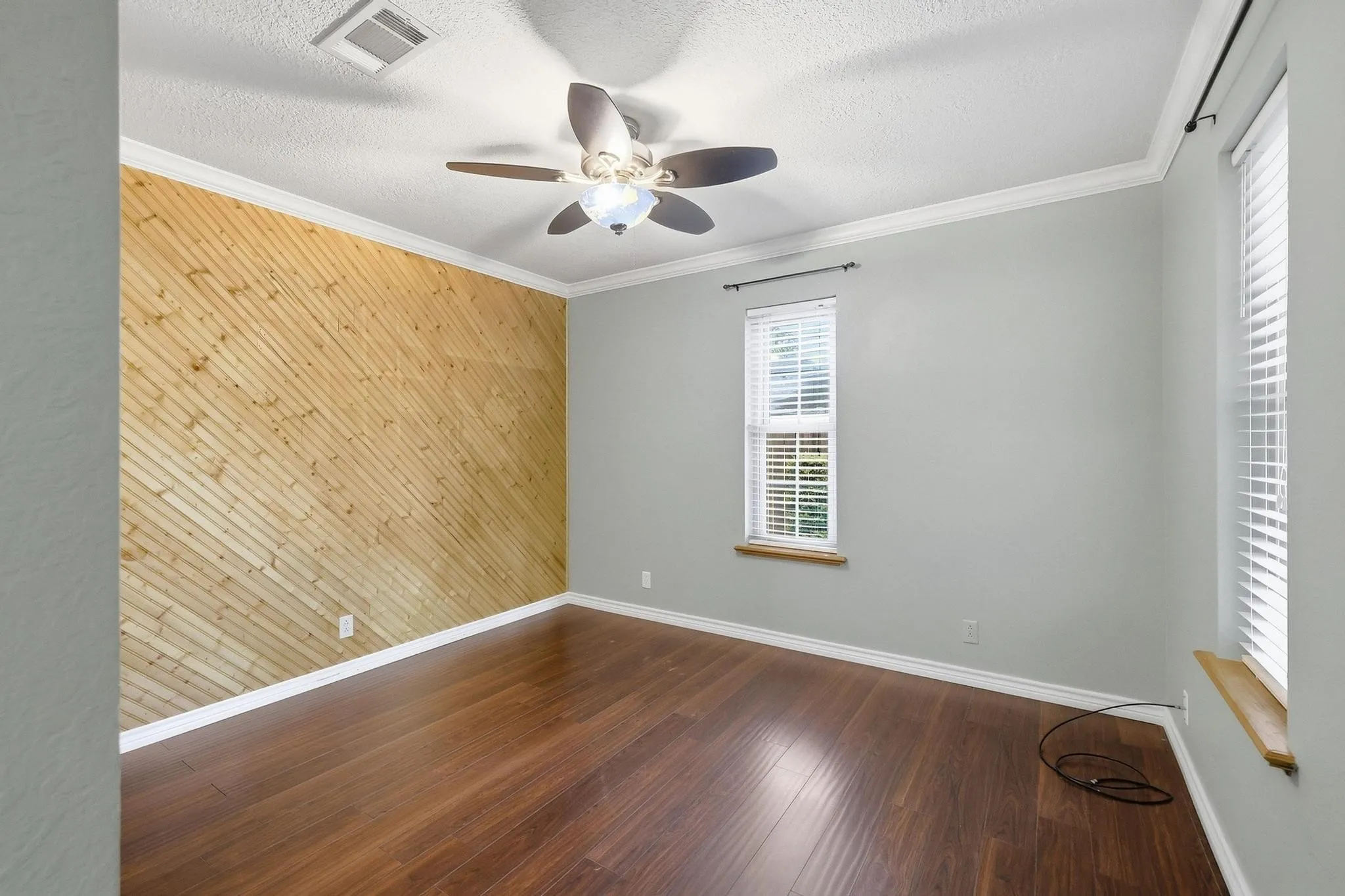 Single Family Residence For Sale in Grayson County , 2809 Caprice Avenue, Denison, Texas 75020, 3 Bedroom, 2 Bathroom, 2 Garage spaces, 2,102 Sqft, built in 1985, mls#21383863, Real Estate Agent in Denison, Homes For Sale in Grayson county, Homes For Sale in Denison, Realtor in Denison Texas, Real Estate Brokerage Independent Realty Texas, Luminita Cordes Realtor