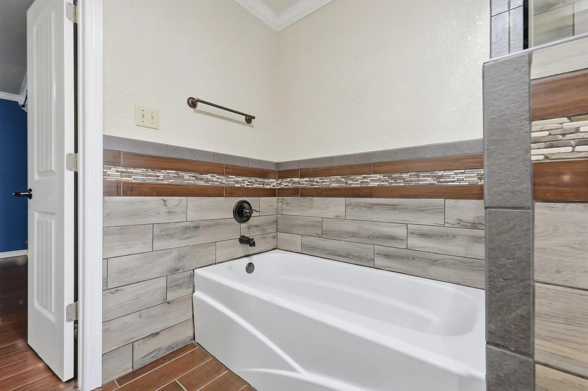 Single Family Residence For Sale in Grayson County , 2809 Caprice Avenue, Denison, Texas 75020, 3 Bedroom, 2 Bathroom, 2 Garage spaces, 2,102 Sqft, built in 1985, mls#21383863, Real Estate Agent in Denison, Homes For Sale in Grayson county, Homes For Sale in Denison, Realtor in Denison Texas, Real Estate Brokerage Independent Realty Texas, Luminita Cordes Realtor