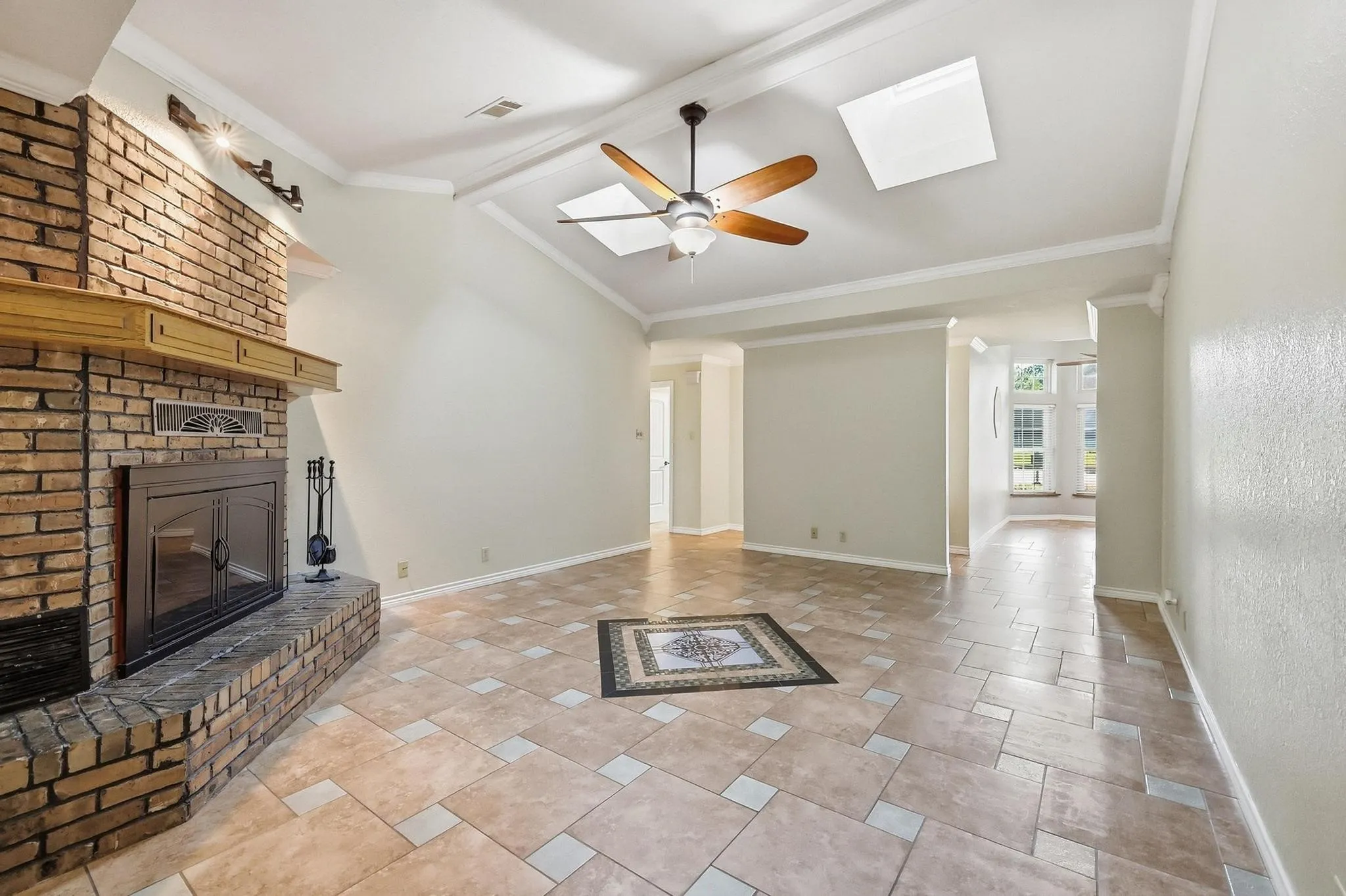 Single Family Residence For Sale in Grayson County , 2809 Caprice Avenue, Denison, Texas 75020, 3 Bedroom, 2 Bathroom, 2 Garage spaces, 2,102 Sqft, built in 1985, mls#21383863, Real Estate Agent in Denison, Homes For Sale in Grayson county, Homes For Sale in Denison, Realtor in Denison Texas, Real Estate Brokerage Independent Realty Texas, Luminita Cordes Realtor