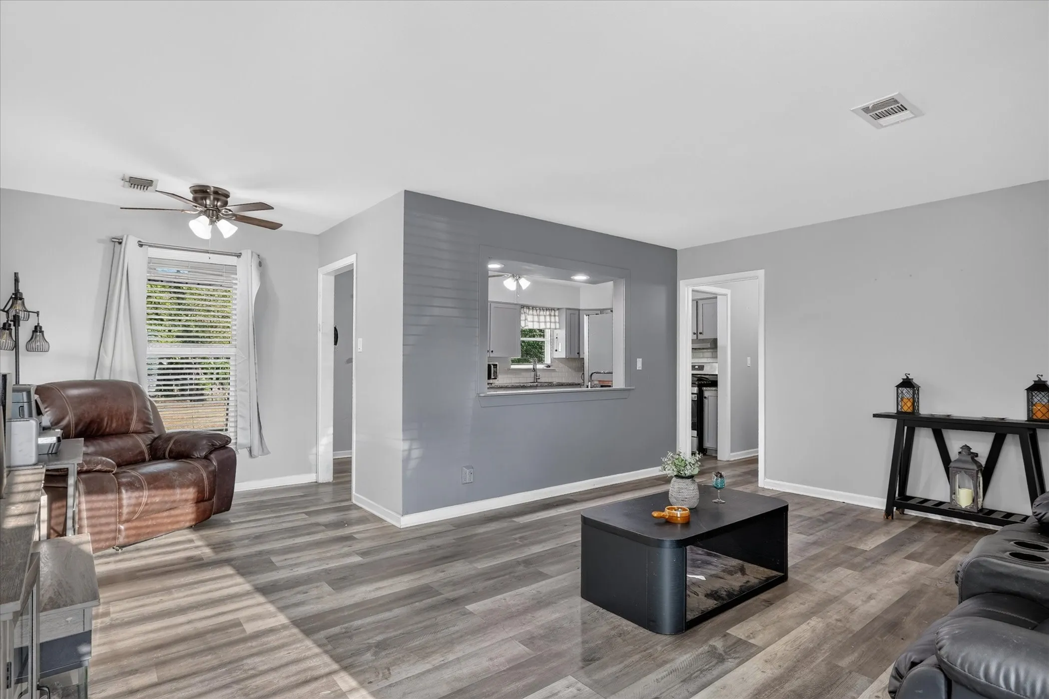 Single Family Residence For Sale in Tarrant County , 108 N Judd Street, White Settlement, Texas 76108, 3 Bedroom, 1 Bathroom, 1 Garage spaces, 1,158 Sqft, built in 1955, mls#21376143, Real Estate Agent in White Settlement, Homes For Sale in Tarrant county, Homes For Sale in White Settlement, Realtor in White Settlement Texas, Real Estate Brokerage Independent Realty Texas, Luminita Cordes Realtor