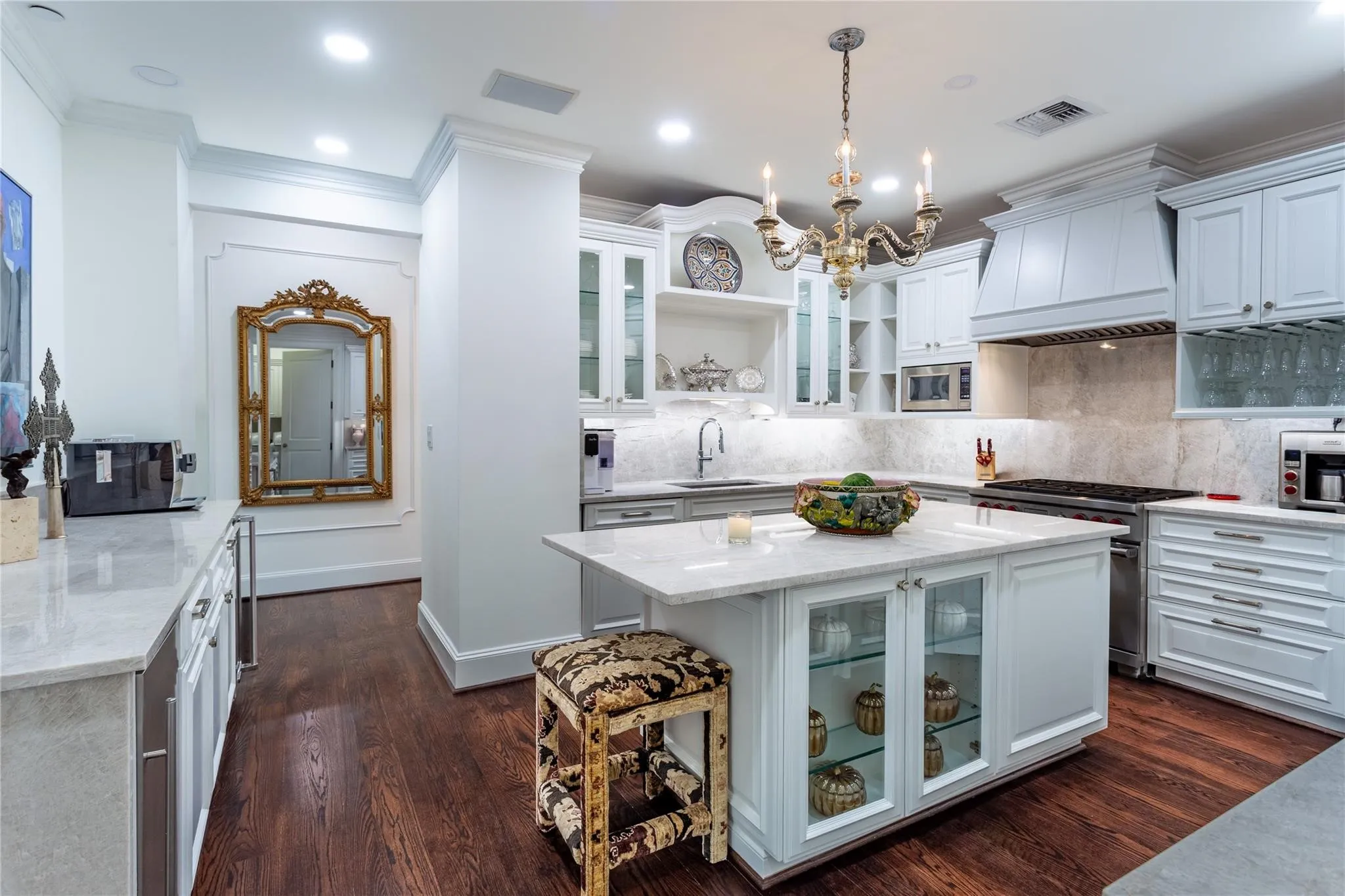Four-sided Island Kitchen that Bobby Flay would love.