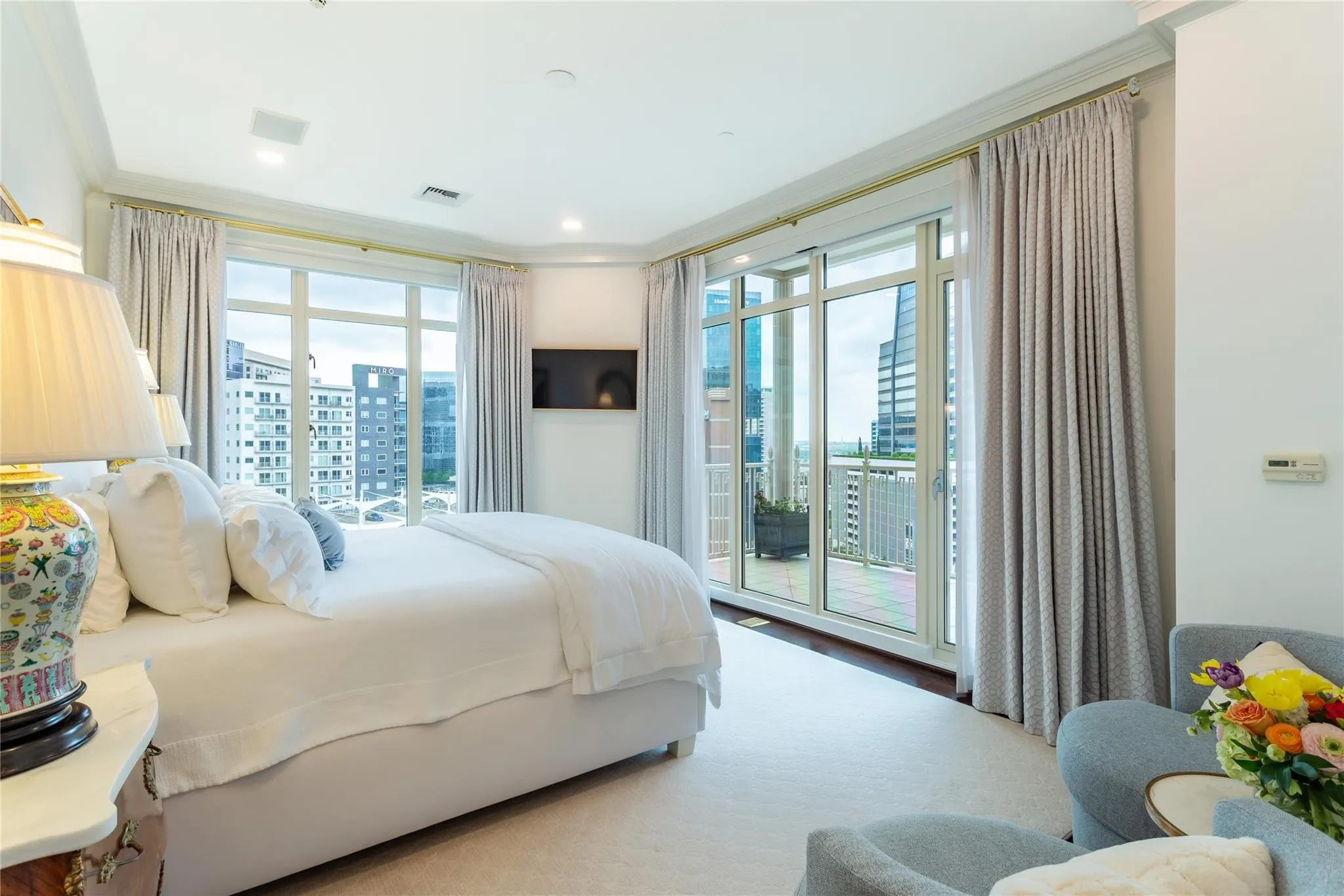 Corner Balcony access & Sitting Area.