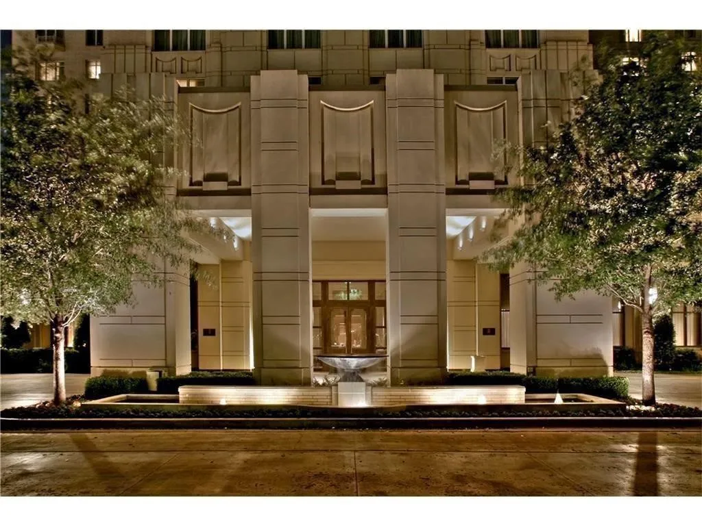 Gracious Porte Cochere entrance with lighted fountain.