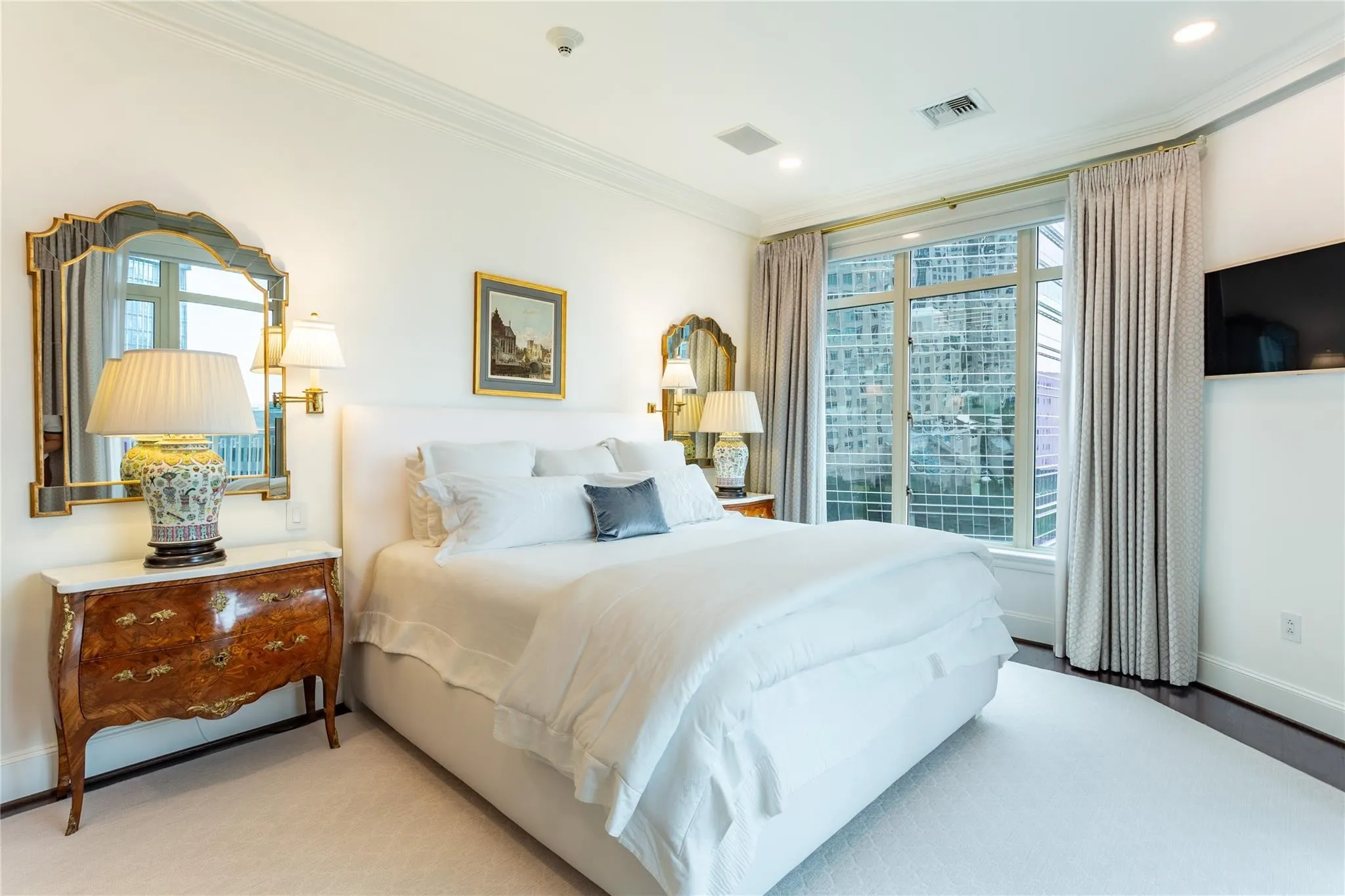 Wake to Uptown & downtown views.