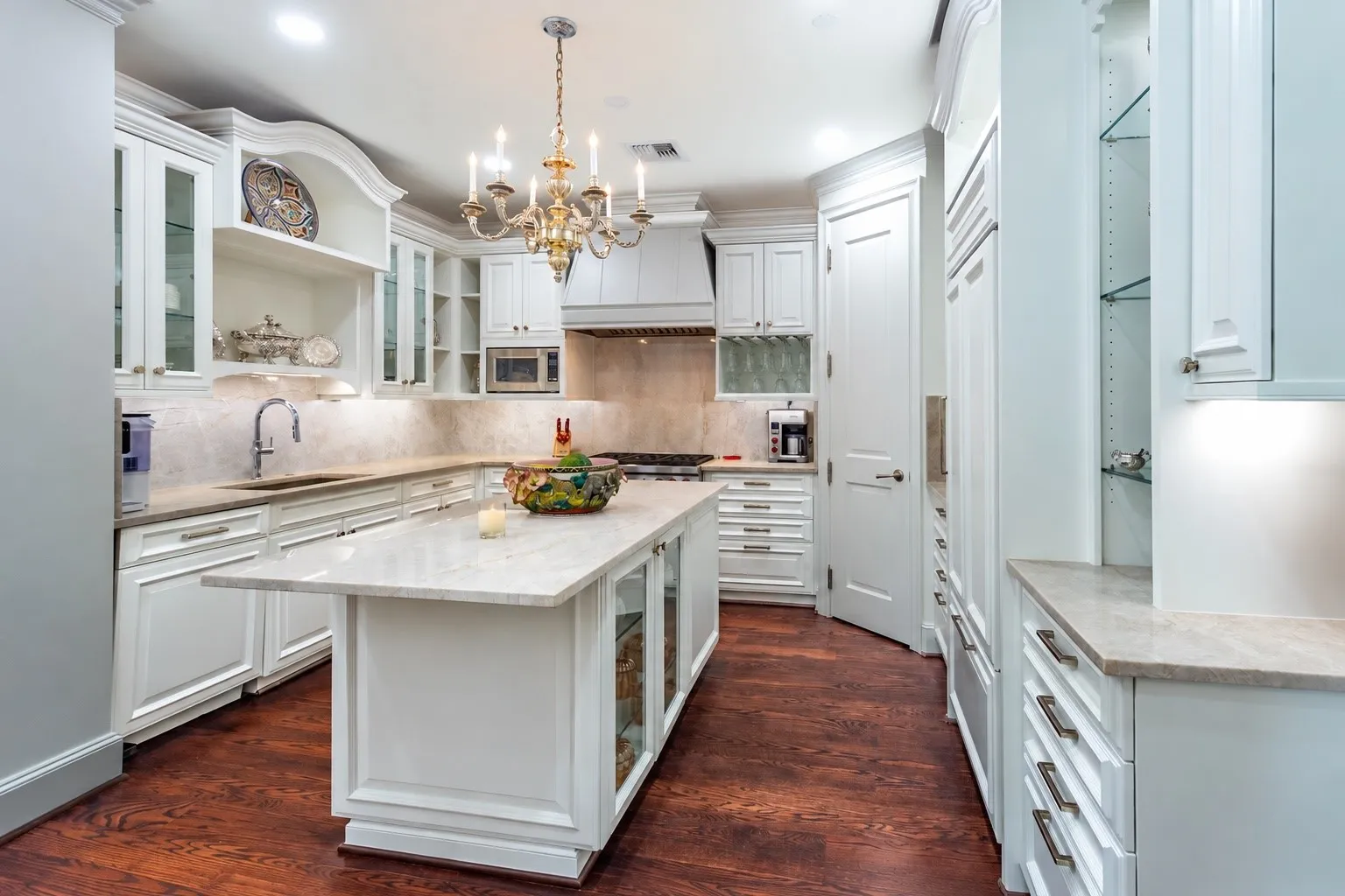 Taj Mahal quartzite counters & backsplash.
