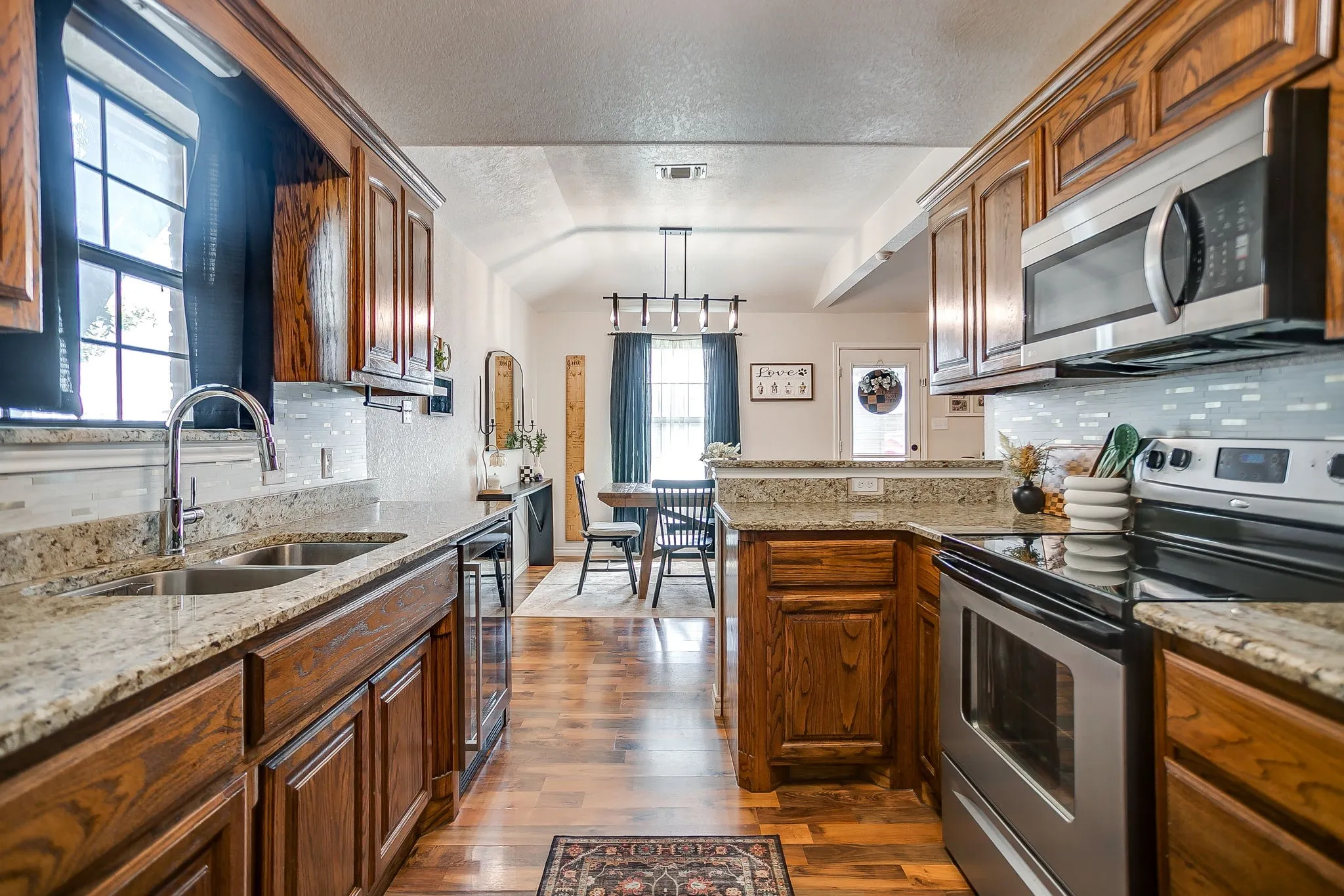 Single Family Residence For Sale in Palo Pinto County , 4000 NE 4th Street, Mineral Wells, Texas 76067, 3 Bedroom, 2 Bathroom, 2 Garage spaces, 1,604 Sqft, built in 2011, mls#21385098, Real Estate Agent in Mineral Wells, Homes For Sale in Palo Pinto county, Homes For Sale in Mineral Wells, Realtor in Mineral Wells Texas, Real Estate Brokerage Independent Realty Texas, Luminita Cordes Realtor