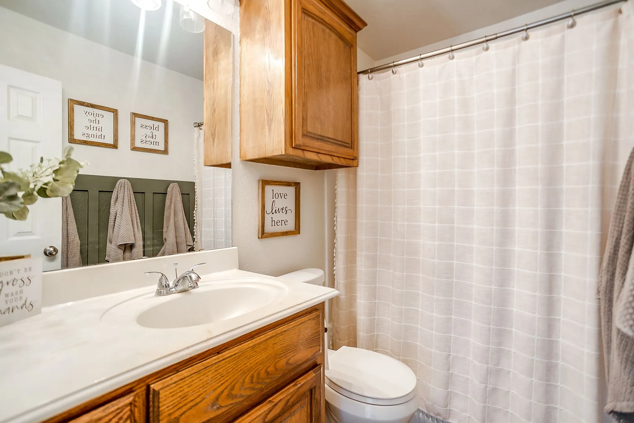 Single Family Residence For Sale in Palo Pinto County , 4000 NE 4th Street, Mineral Wells, Texas 76067, 3 Bedroom, 2 Bathroom, 2 Garage spaces, 1,604 Sqft, built in 2011, mls#21385098, Real Estate Agent in Mineral Wells, Homes For Sale in Palo Pinto county, Homes For Sale in Mineral Wells, Realtor in Mineral Wells Texas, Real Estate Brokerage Independent Realty Texas, Luminita Cordes Realtor
