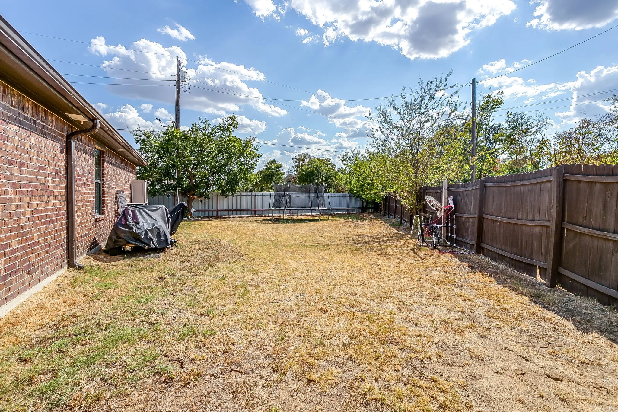Single Family Residence For Sale in Palo Pinto County , 4000 NE 4th Street, Mineral Wells, Texas 76067, 3 Bedroom, 2 Bathroom, 2 Garage spaces, 1,604 Sqft, built in 2011, mls#21385098, Real Estate Agent in Mineral Wells, Homes For Sale in Palo Pinto county, Homes For Sale in Mineral Wells, Realtor in Mineral Wells Texas, Real Estate Brokerage Independent Realty Texas, Luminita Cordes Realtor
