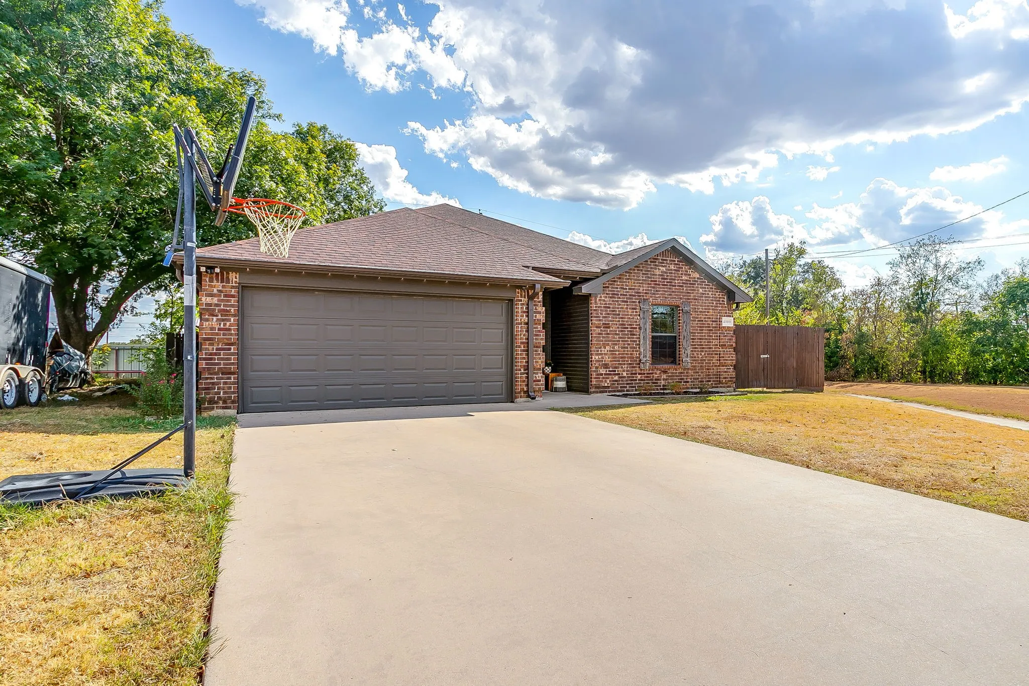 Single Family Residence For Sale in Palo Pinto County , 4000 NE 4th Street, Mineral Wells, Texas 76067, 3 Bedroom, 2 Bathroom, 2 Garage spaces, 1,604 Sqft, built in 2011, mls#21385098, Real Estate Agent in Mineral Wells, Homes For Sale in Palo Pinto county, Homes For Sale in Mineral Wells, Realtor in Mineral Wells Texas, Real Estate Brokerage Independent Realty Texas, Luminita Cordes Realtor