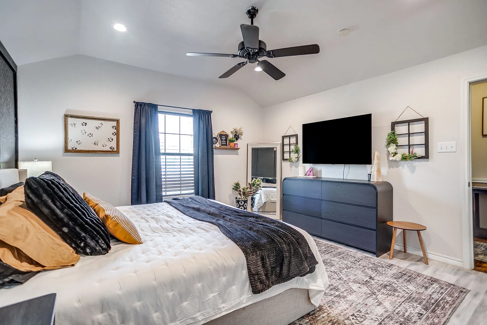 Single Family Residence For Sale in Palo Pinto County , 4000 NE 4th Street, Mineral Wells, Texas 76067, 3 Bedroom, 2 Bathroom, 2 Garage spaces, 1,604 Sqft, built in 2011, mls#21385098, Real Estate Agent in Mineral Wells, Homes For Sale in Palo Pinto county, Homes For Sale in Mineral Wells, Realtor in Mineral Wells Texas, Real Estate Brokerage Independent Realty Texas, Luminita Cordes Realtor