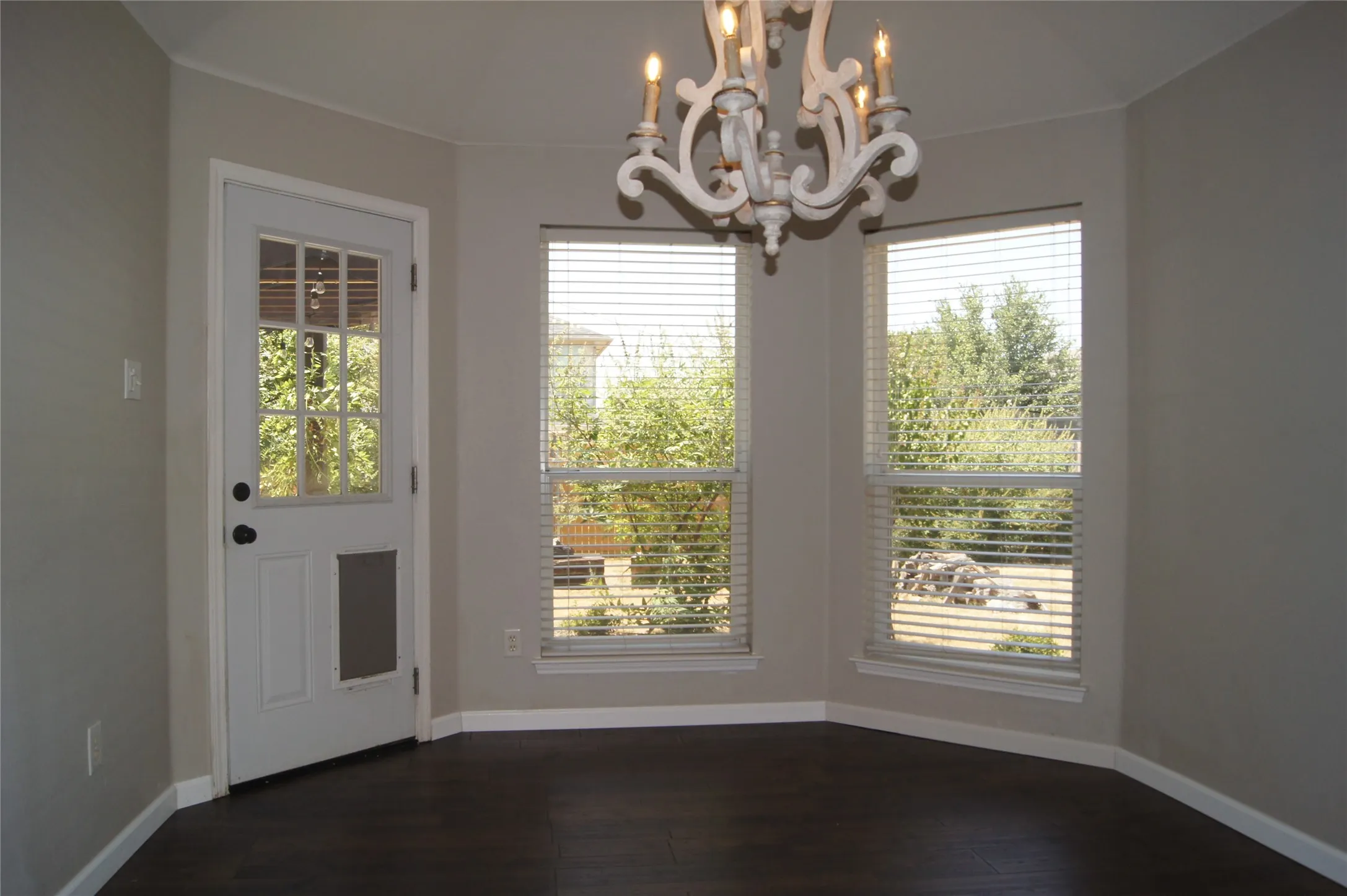 Single Family Residence For Rent in Parker County , 313 Smyth Street, Aledo, Texas 76008, 3 Bedroom, 3 Bathroom, 2 Garage spaces, 2,088 Sqft, built in 2005, mls#21385112, Real Estate Agent in Aledo, Homes For Rent in Parker county, Homes For Rent in Aledo, Realtor in Aledo Texas, Real Estate Brokerage Independent Realty Texas, Luminita Cordes Realtor