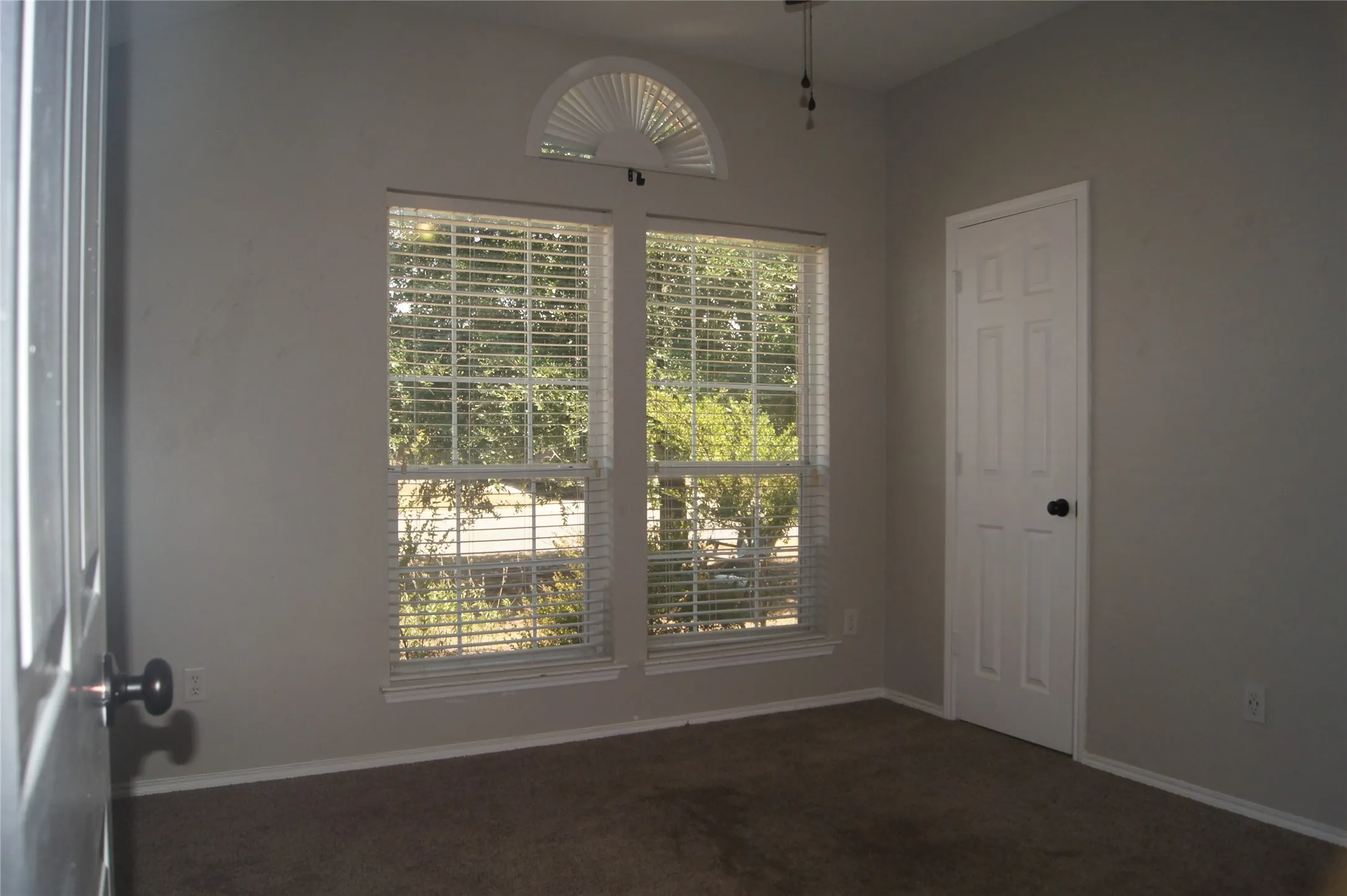 Single Family Residence For Rent in Parker County , 313 Smyth Street, Aledo, Texas 76008, 3 Bedroom, 3 Bathroom, 2 Garage spaces, 2,088 Sqft, built in 2005, mls#21385112, Real Estate Agent in Aledo, Homes For Rent in Parker county, Homes For Rent in Aledo, Realtor in Aledo Texas, Real Estate Brokerage Independent Realty Texas, Luminita Cordes Realtor