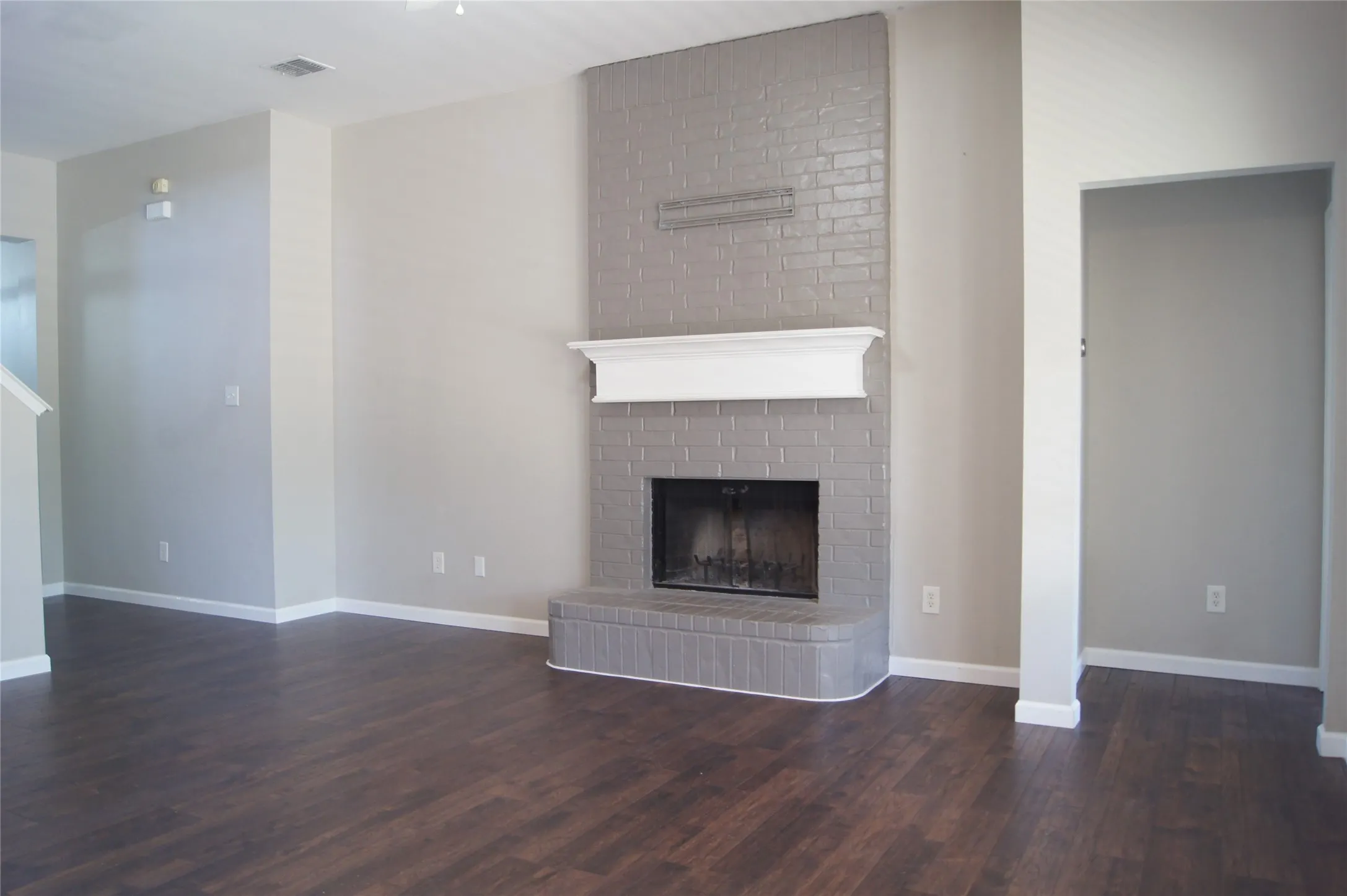 Single Family Residence For Rent in Parker County , 313 Smyth Street, Aledo, Texas 76008, 3 Bedroom, 3 Bathroom, 2 Garage spaces, 2,088 Sqft, built in 2005, mls#21385112, Real Estate Agent in Aledo, Homes For Rent in Parker county, Homes For Rent in Aledo, Realtor in Aledo Texas, Real Estate Brokerage Independent Realty Texas, Luminita Cordes Realtor