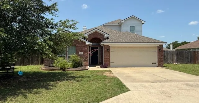 Single Family Residence For Rent in Parker County , 313 Smyth Street, Aledo, Texas 76008, 3 Bedroom, 3 Bathroom, 2 Garage spaces, 2,088 Sqft, built in 2005, mls#21385112, Real Estate Agent in Aledo, Homes For Rent in Parker county, Homes For Rent in Aledo, Realtor in Aledo Texas, Real Estate Brokerage Independent Realty Texas, Luminita Cordes Realtor