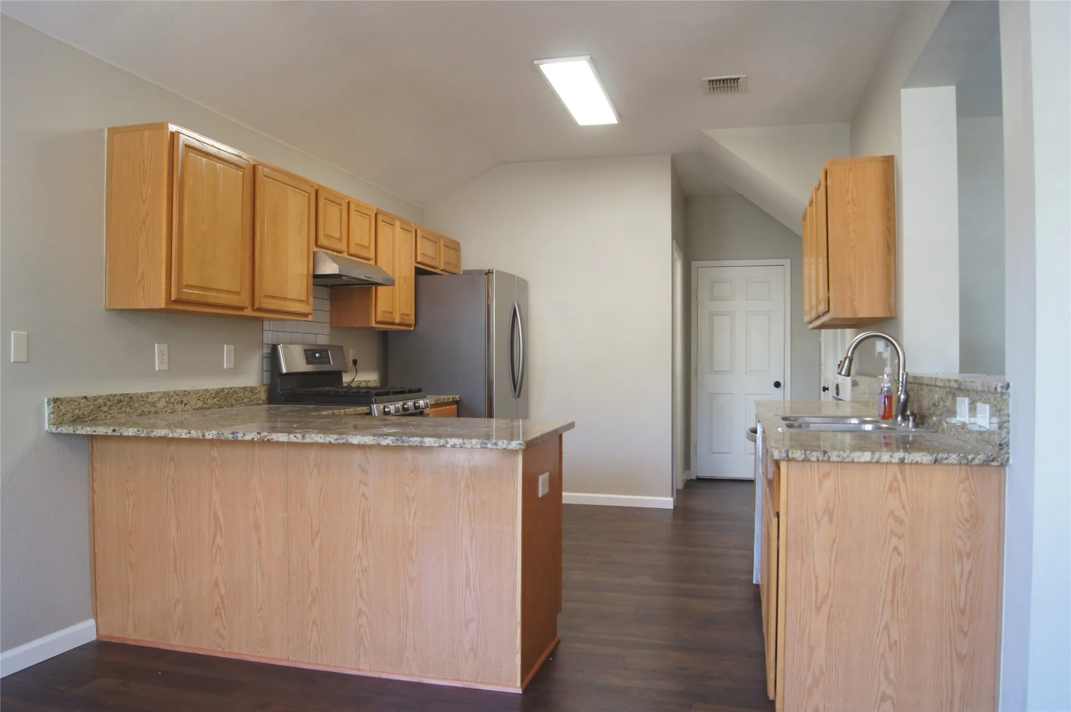 Single Family Residence For Rent in Parker County , 313 Smyth Street, Aledo, Texas 76008, 3 Bedroom, 3 Bathroom, 2 Garage spaces, 2,088 Sqft, built in 2005, mls#21385112, Real Estate Agent in Aledo, Homes For Rent in Parker county, Homes For Rent in Aledo, Realtor in Aledo Texas, Real Estate Brokerage Independent Realty Texas, Luminita Cordes Realtor