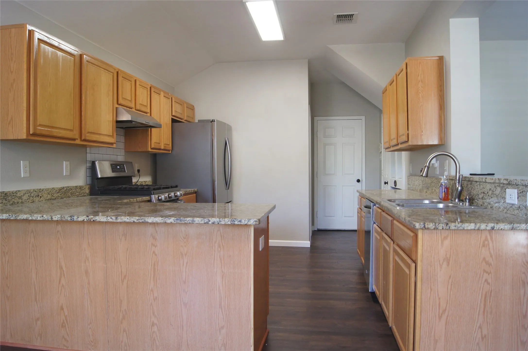 Single Family Residence For Rent in Parker County , 313 Smyth Street, Aledo, Texas 76008, 3 Bedroom, 3 Bathroom, 2 Garage spaces, 2,088 Sqft, built in 2005, mls#21385112, Real Estate Agent in Aledo, Homes For Rent in Parker county, Homes For Rent in Aledo, Realtor in Aledo Texas, Real Estate Brokerage Independent Realty Texas, Luminita Cordes Realtor