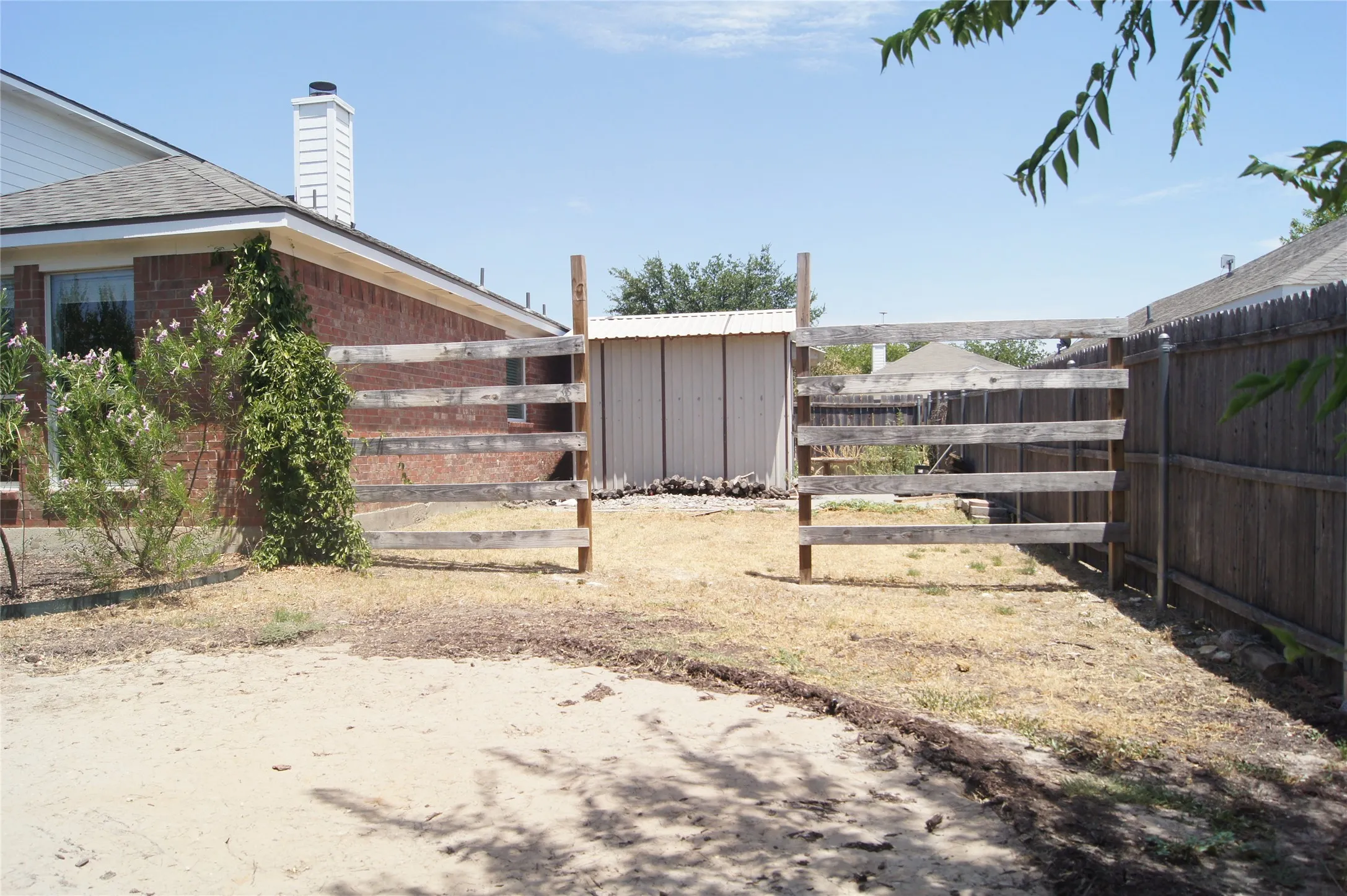 Single Family Residence For Rent in Parker County , 313 Smyth Street, Aledo, Texas 76008, 3 Bedroom, 3 Bathroom, 2 Garage spaces, 2,088 Sqft, built in 2005, mls#21385112, Real Estate Agent in Aledo, Homes For Rent in Parker county, Homes For Rent in Aledo, Realtor in Aledo Texas, Real Estate Brokerage Independent Realty Texas, Luminita Cordes Realtor